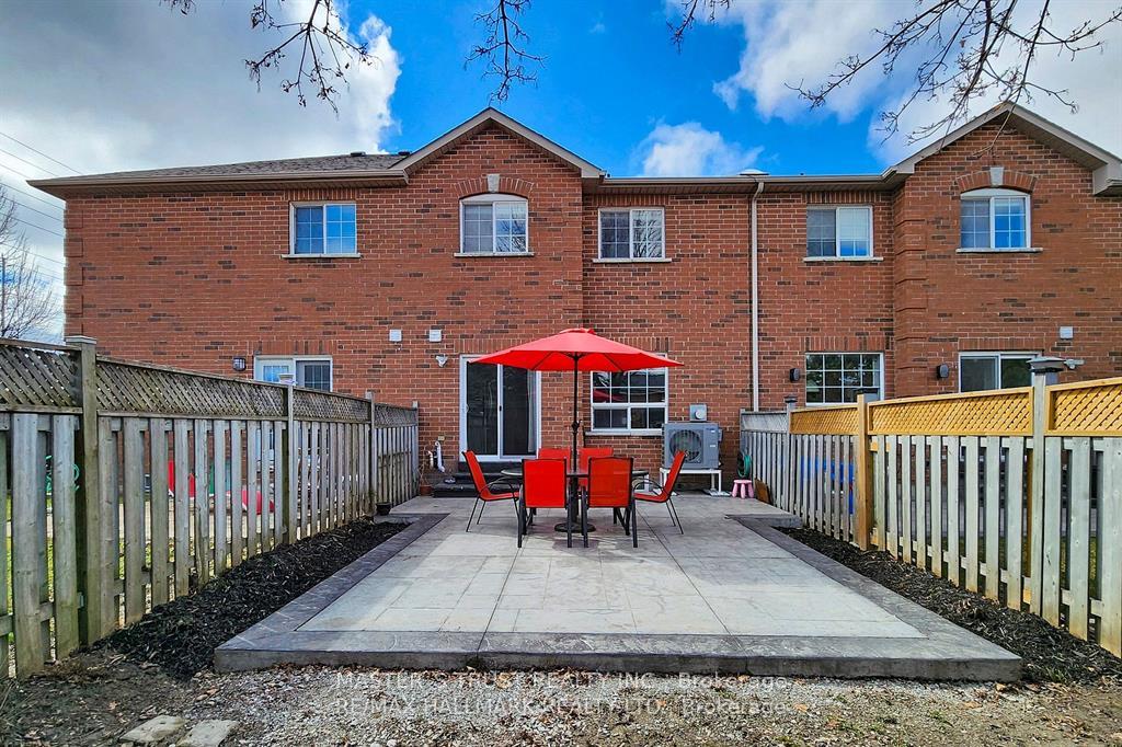 Photo 9 of 536 Rourke Place, Newmarket, Gorham-College Manor — HOMEH