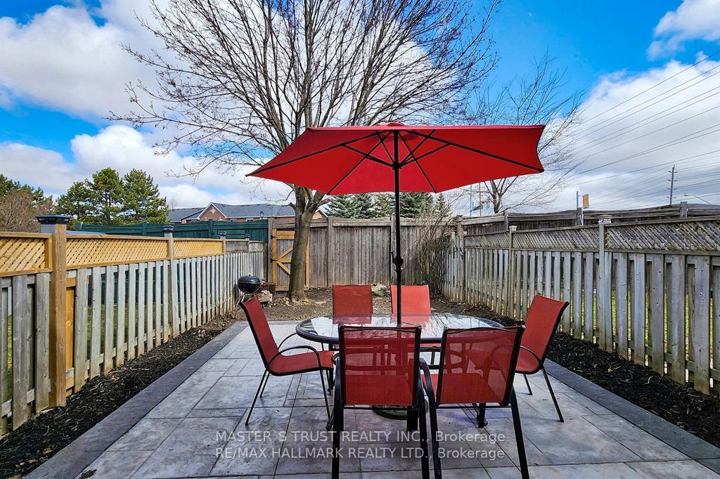Photo 10 of 536 Rourke Place, Newmarket, Gorham-College Manor — HOMEH