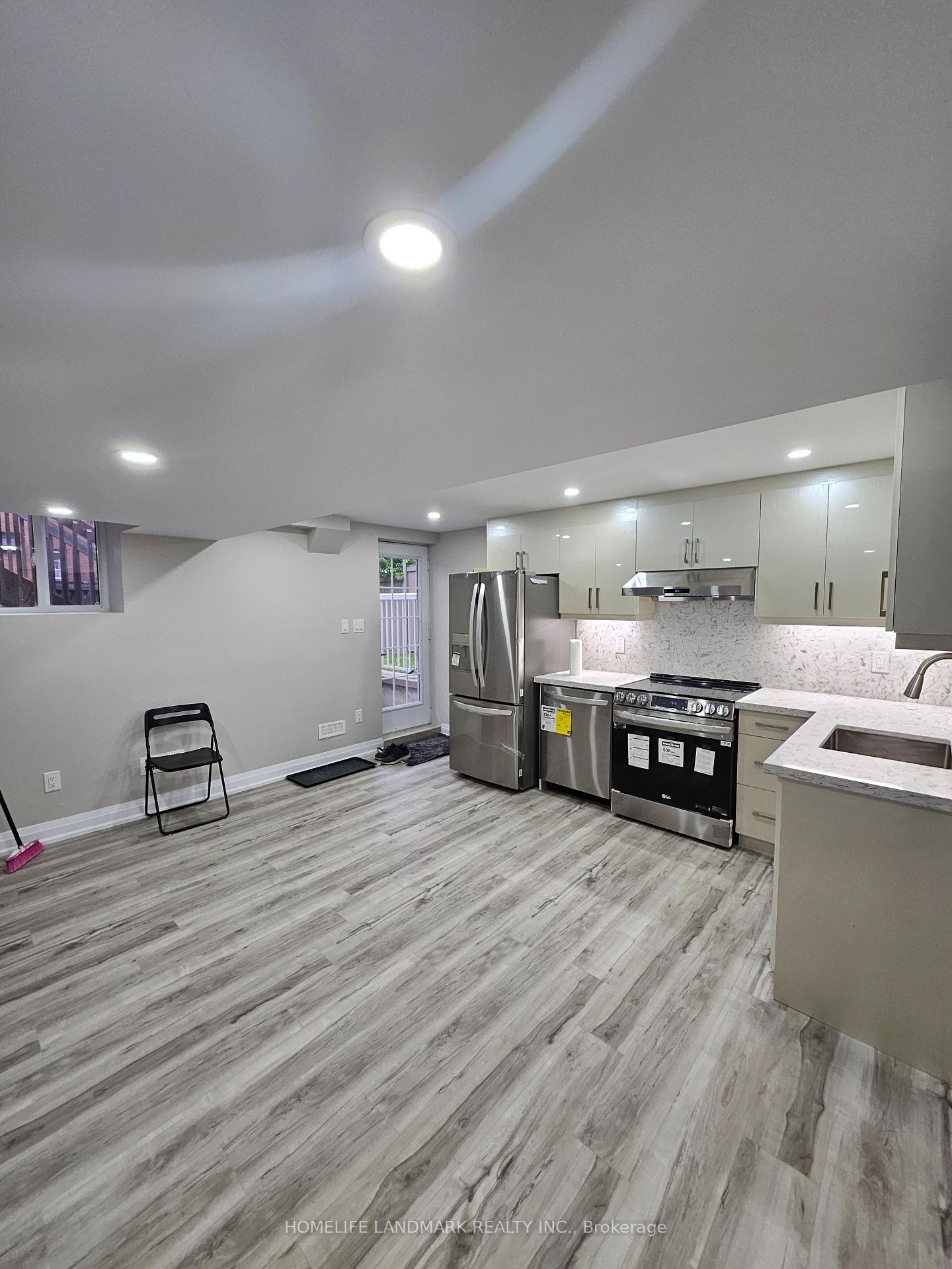 Photo 2 of Unit Lower, 515 Nairn Circle, Milton, Scott — HOMEH