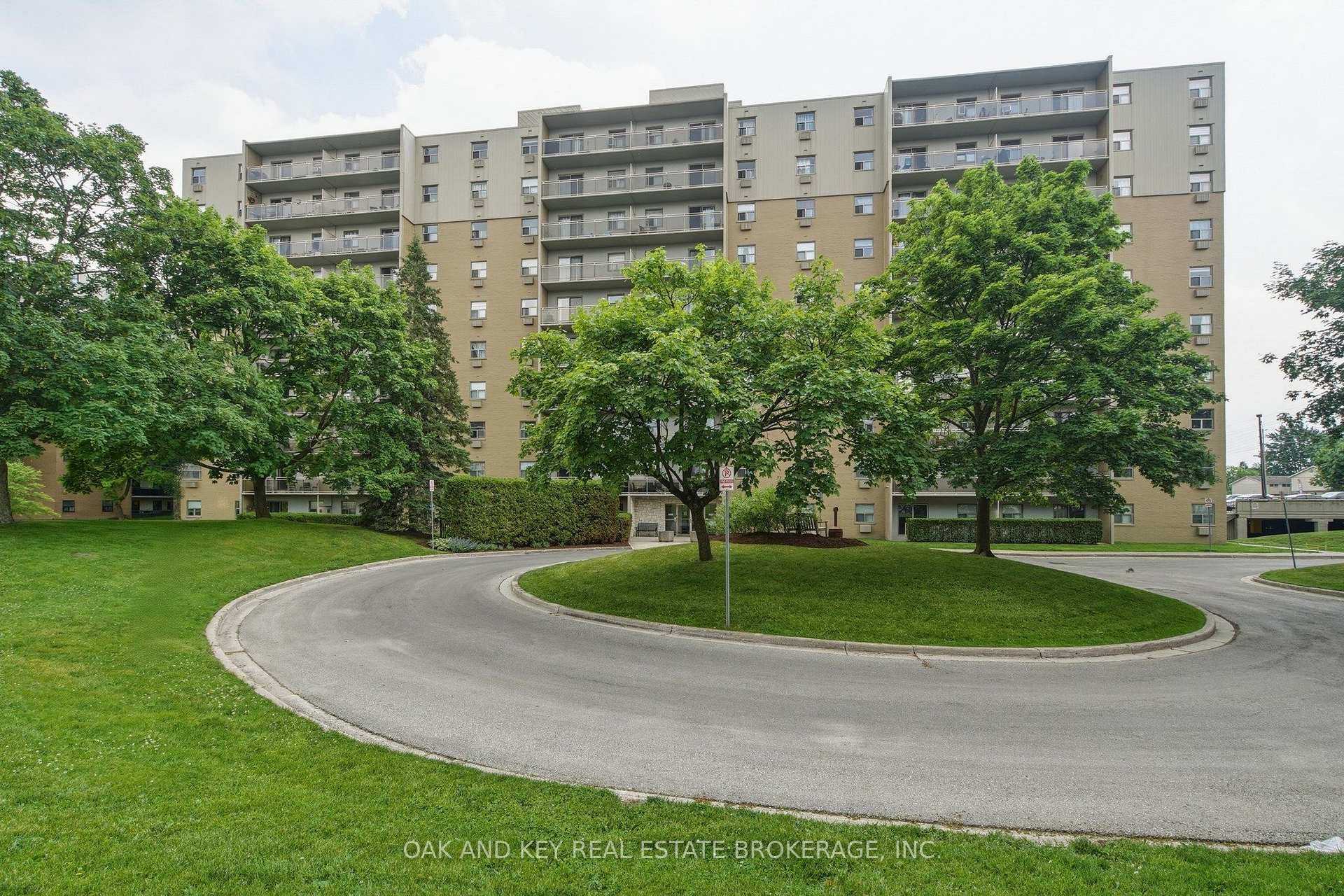 Photo of Unit 302, 931 Wonderland Road S