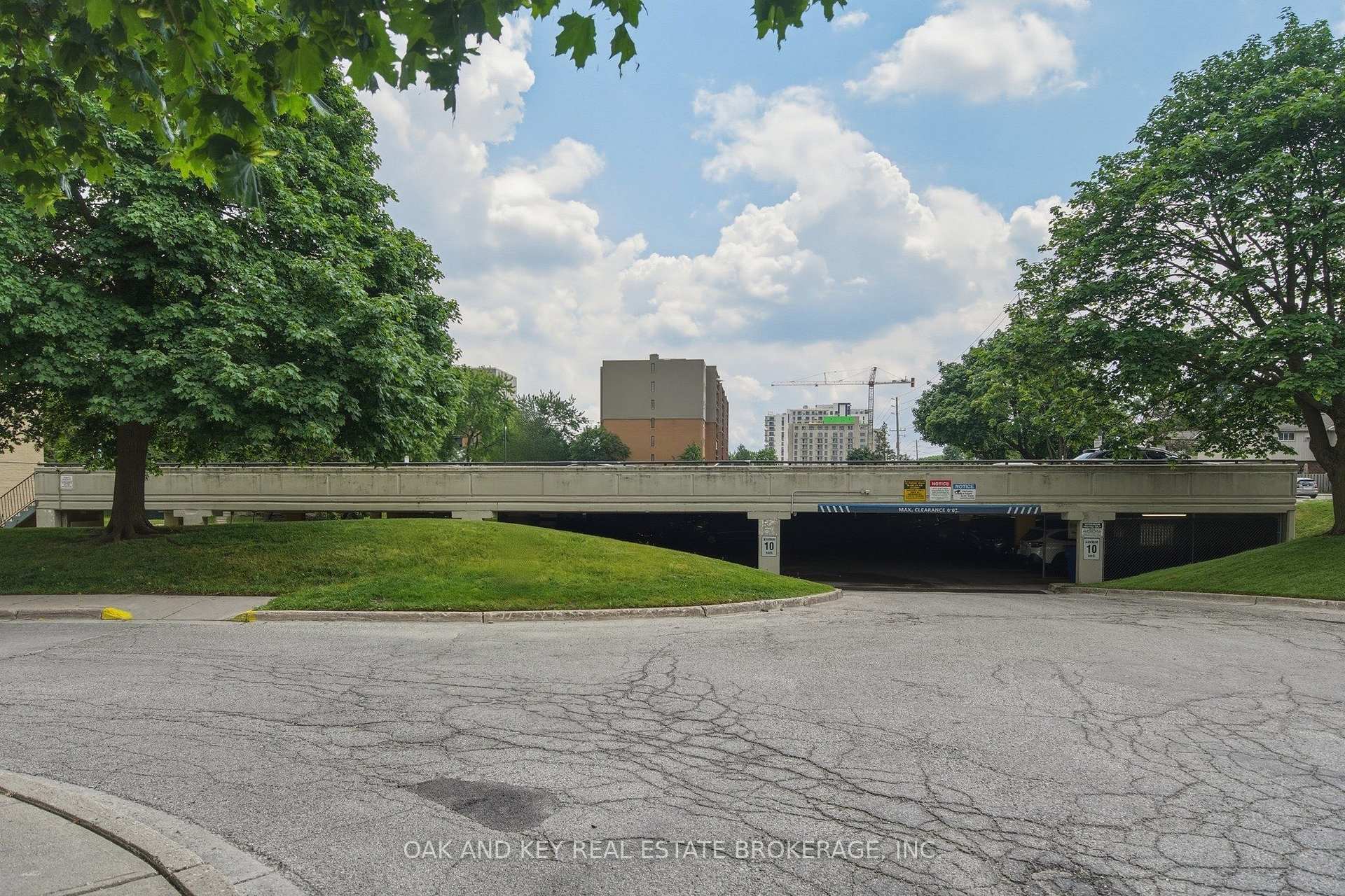 Photo 3 of Unit 302, 931 Wonderland Road S, London, South M — HOMEH
