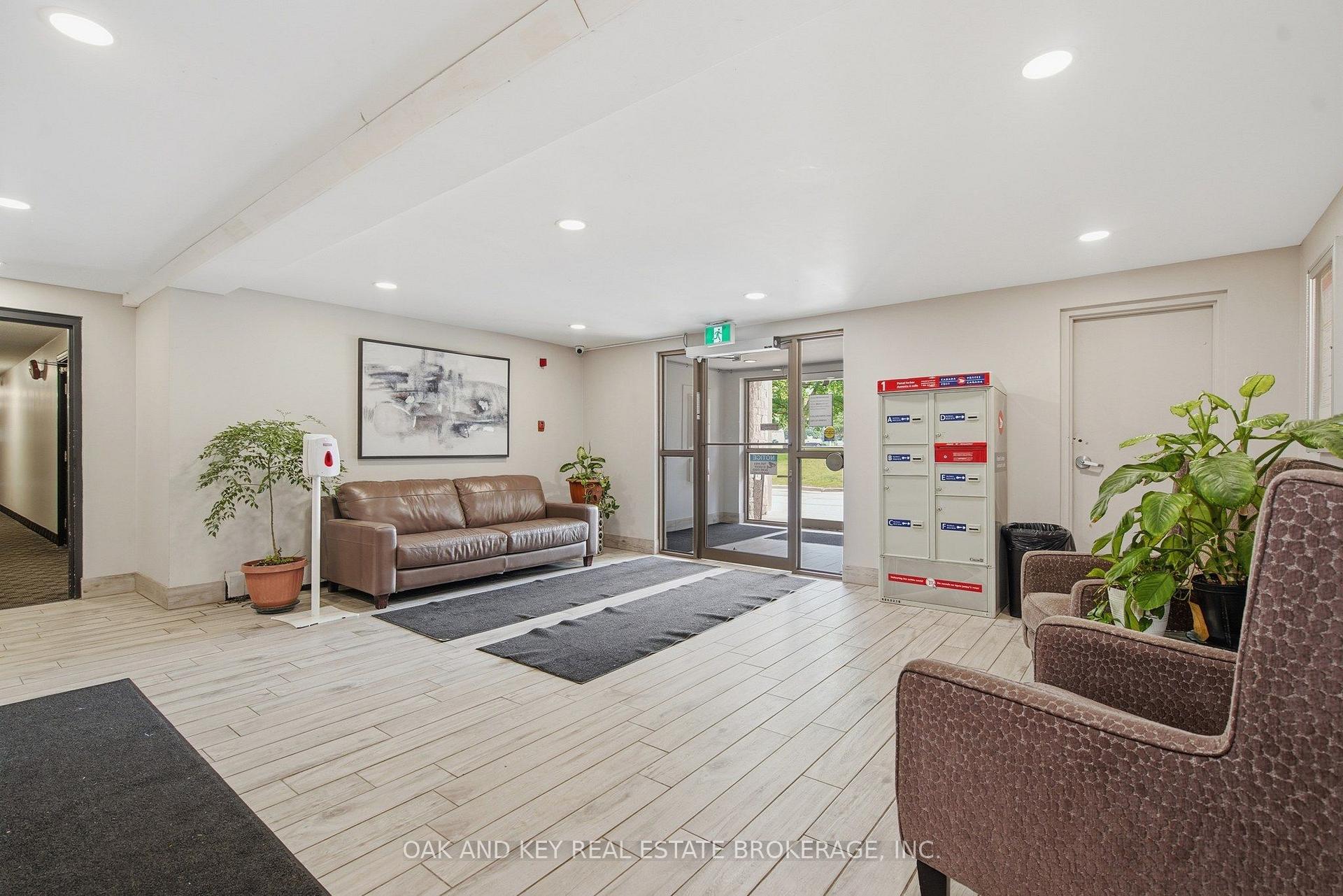 Photo 6 of Unit 302, 931 Wonderland Road S, London, South M — HOMEH