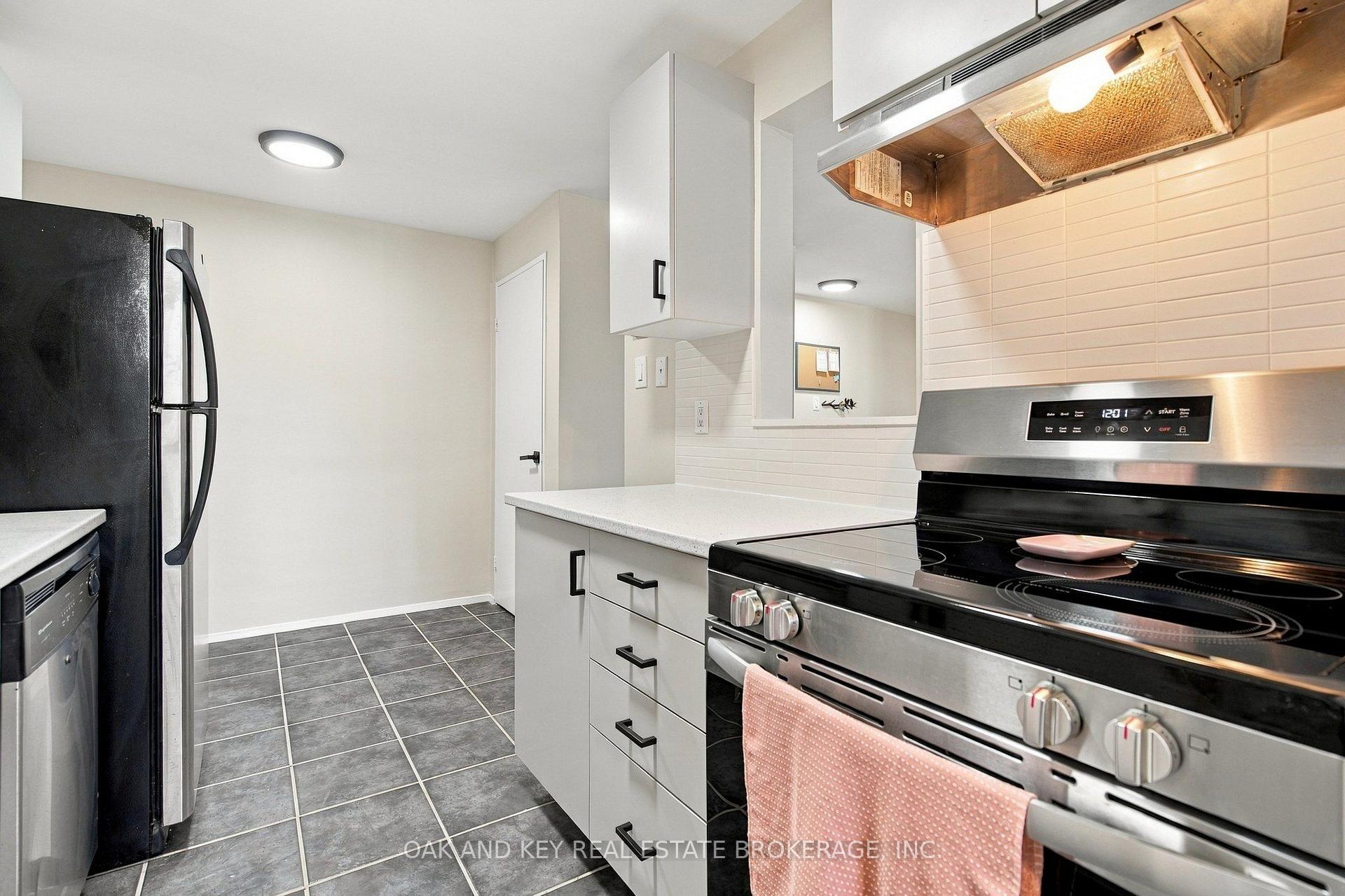 Photo 18 of Unit 302, 931 Wonderland Road S, London, South M — HOMEH