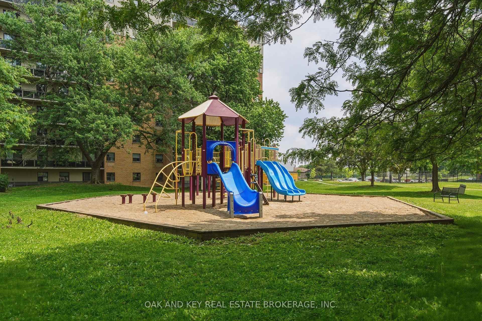 Photo 34 of Unit 302, 931 Wonderland Road S, London, South M — HOMEH