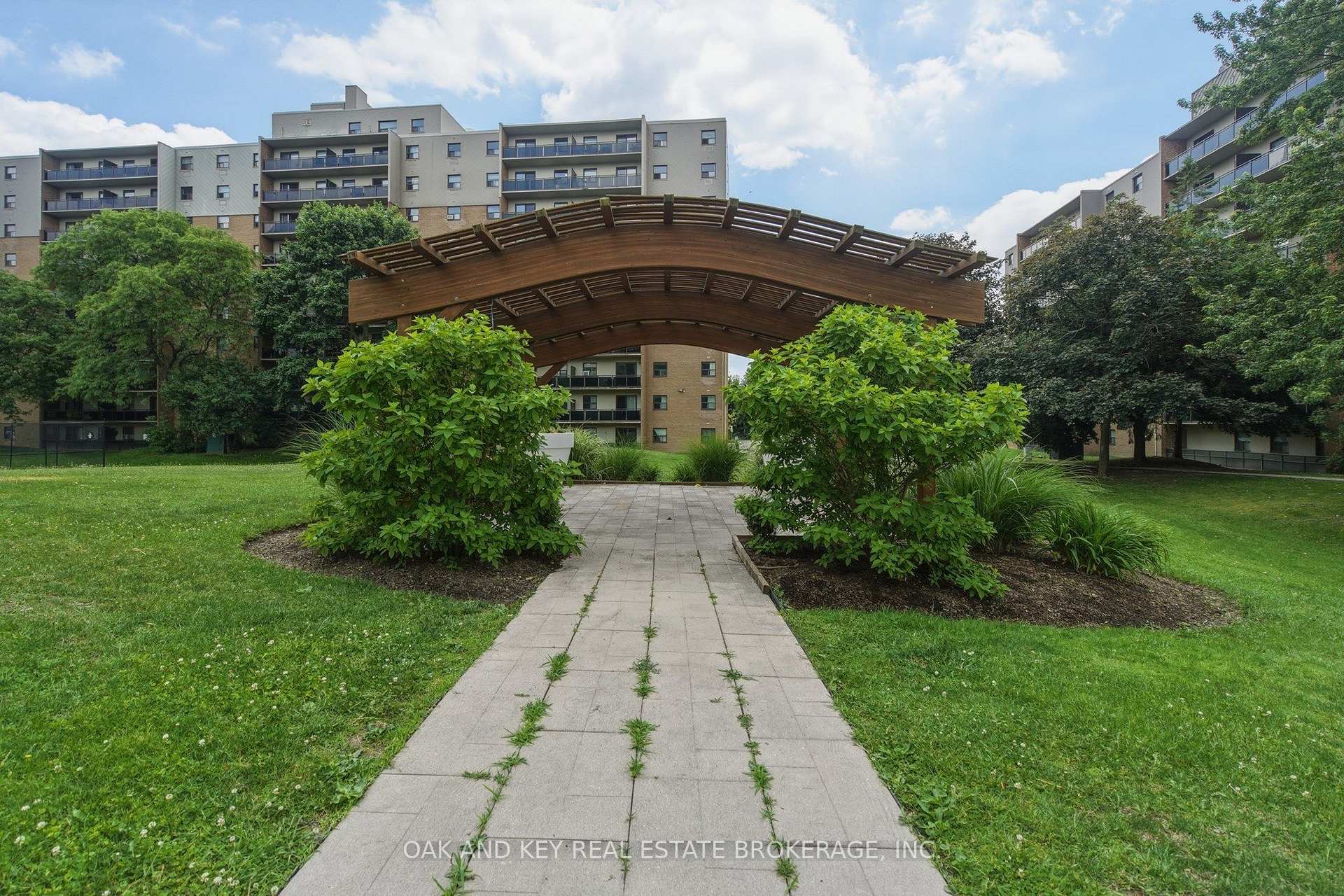 Photo 38 of Unit 302, 931 Wonderland Road S, London, South M — HOMEH