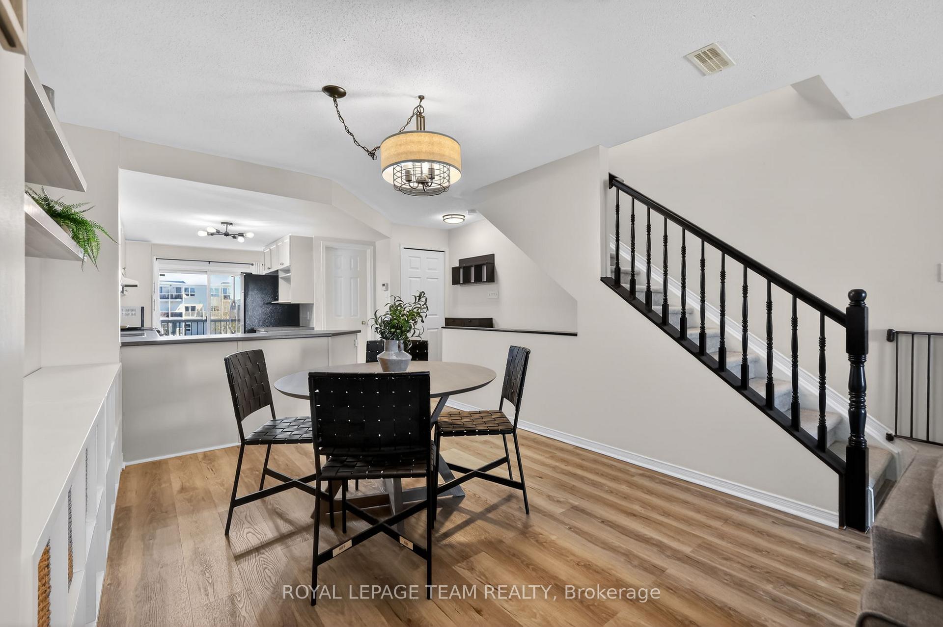 Photo 5 of Unit 13, 424 Hillsboro Private, Ottawa, Kanata - Emerald Meadows/Trailwest — HOMEH
