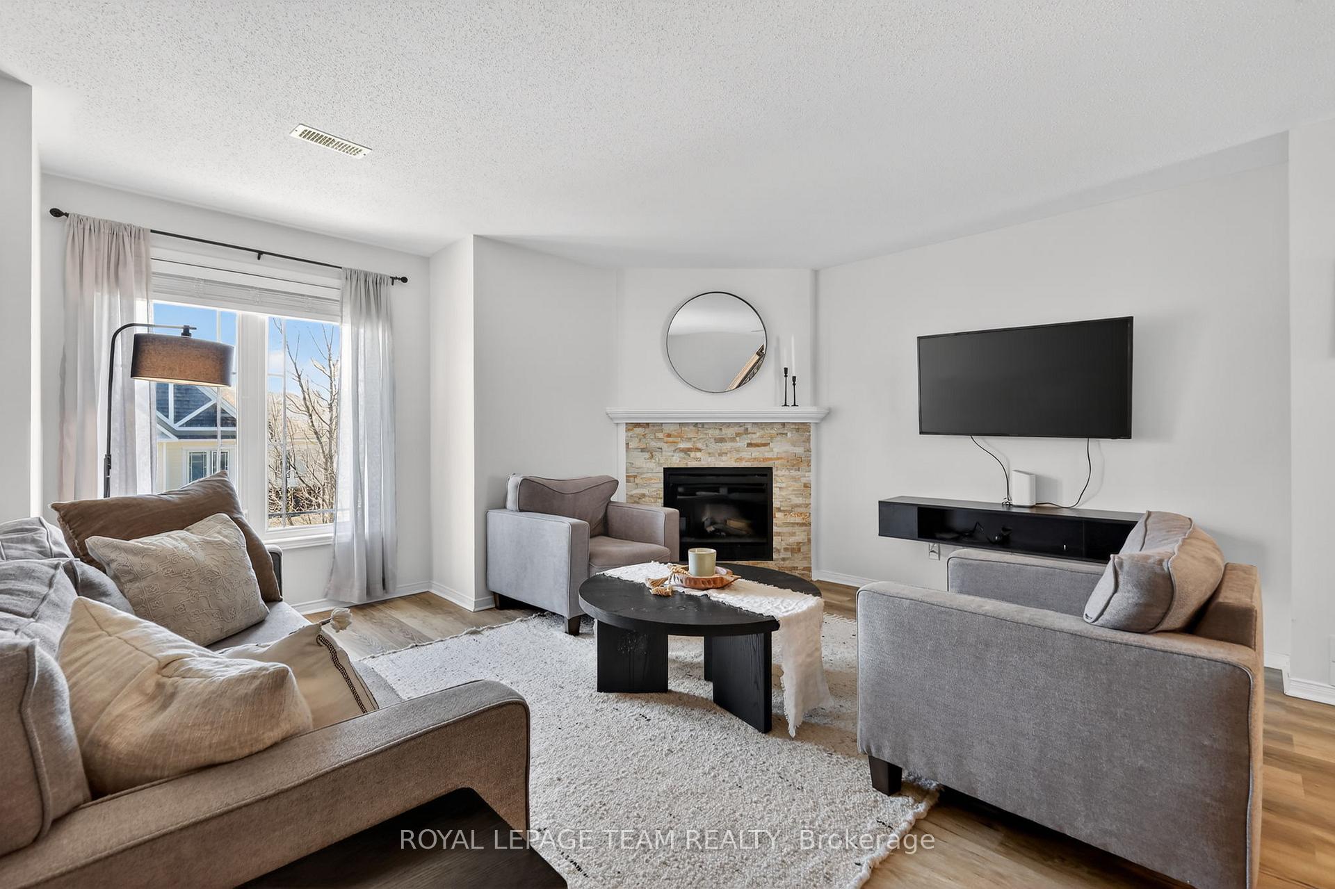 Photo 6 of Unit 13, 424 Hillsboro Private, Ottawa, Kanata - Emerald Meadows/Trailwest — HOMEH