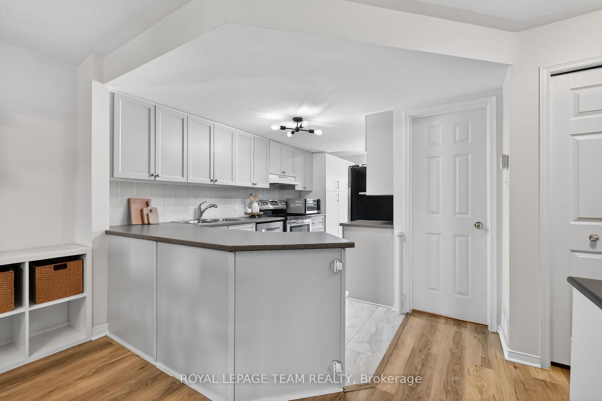 Photo 10 of Unit 13, 424 Hillsboro Private, Ottawa, Kanata - Emerald Meadows/Trailwest — HOMEH