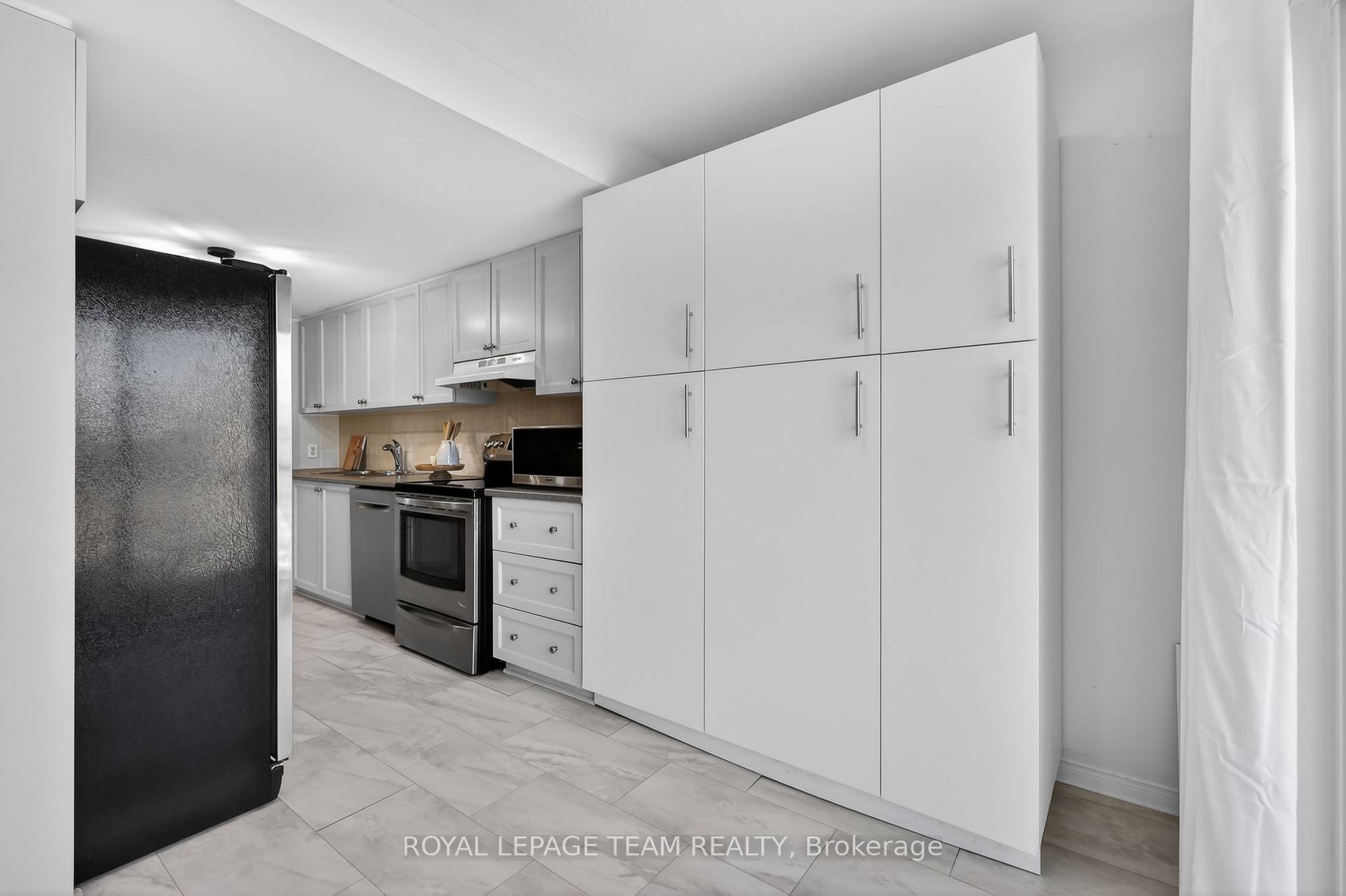 Photo 13 of Unit 13, 424 Hillsboro Private, Ottawa, Kanata - Emerald Meadows/Trailwest — HOMEH