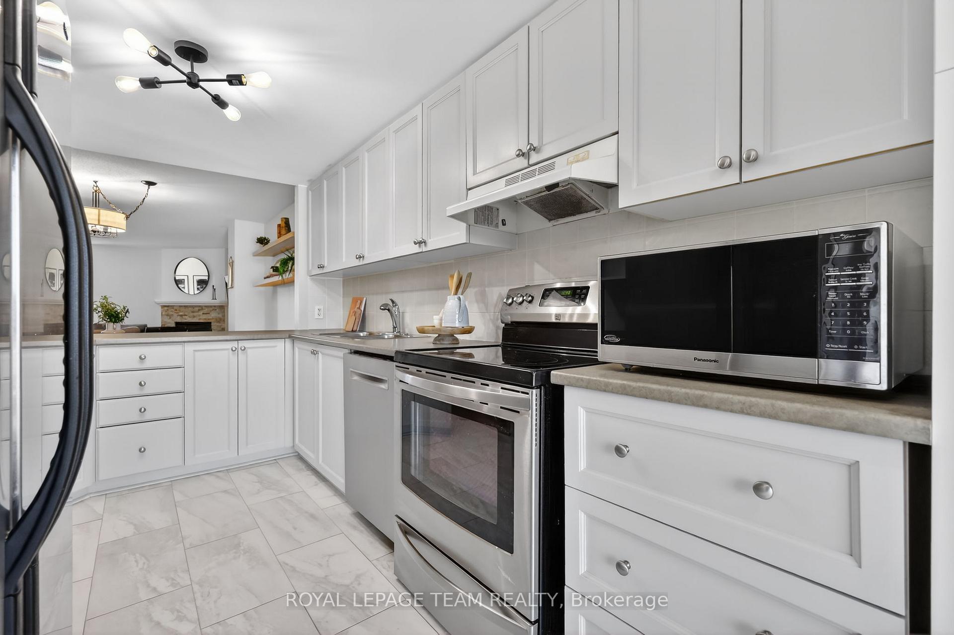 Photo 14 of Unit 13, 424 Hillsboro Private, Ottawa, Kanata - Emerald Meadows/Trailwest — HOMEH
