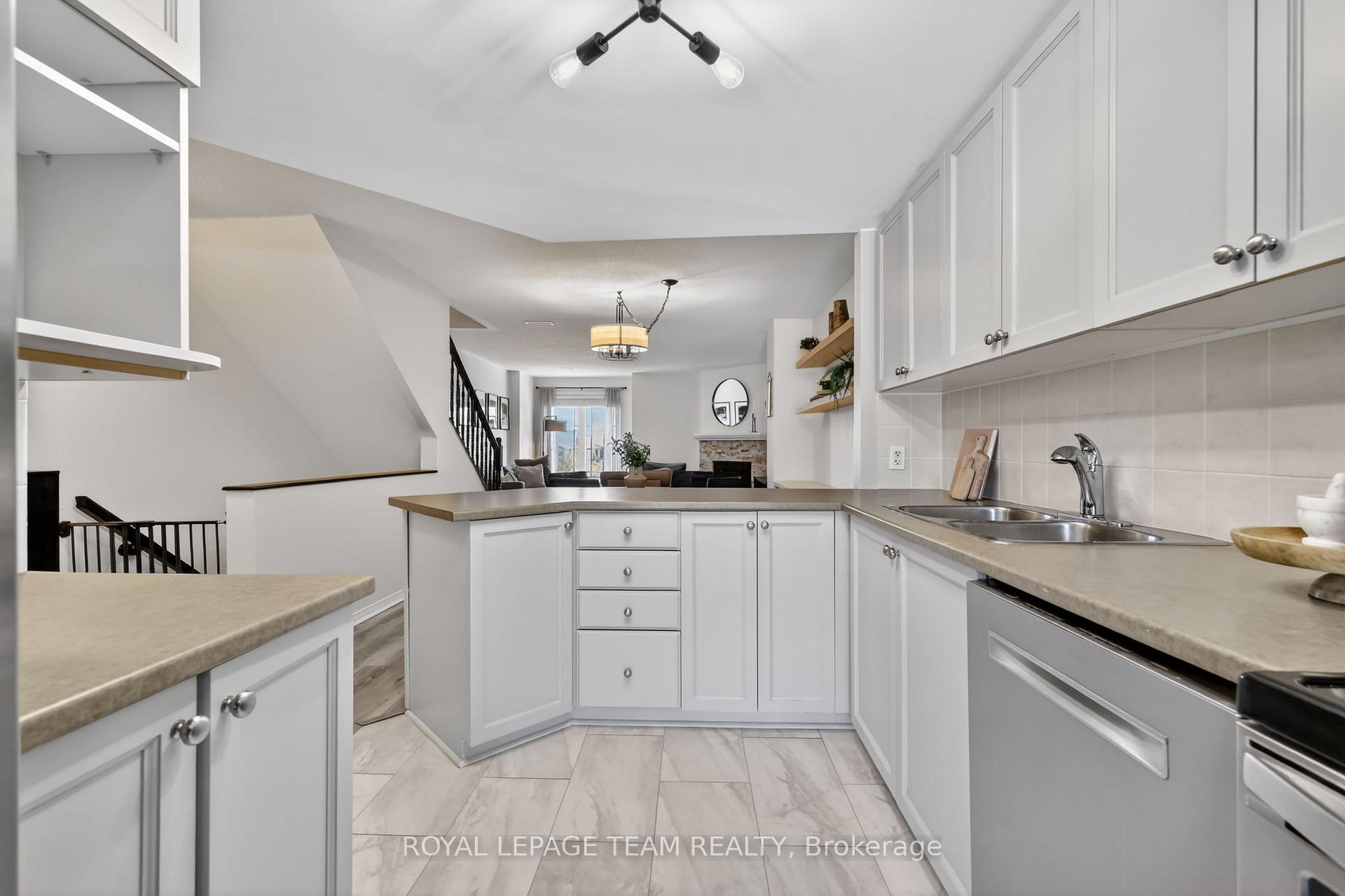 Photo 15 of Unit 13, 424 Hillsboro Private, Ottawa, Kanata - Emerald Meadows/Trailwest — HOMEH
