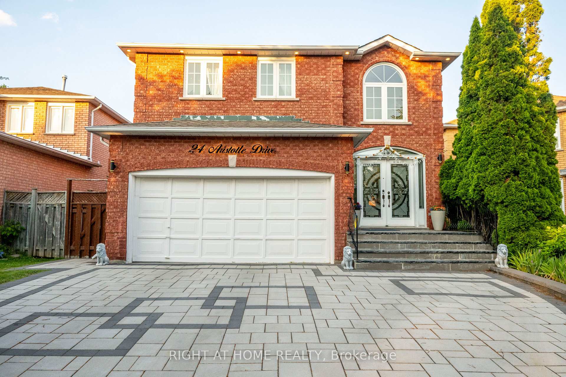 Photo 2 of 24 Aristotle Drive E, Richmond Hill, Devonsleigh — HOMEH