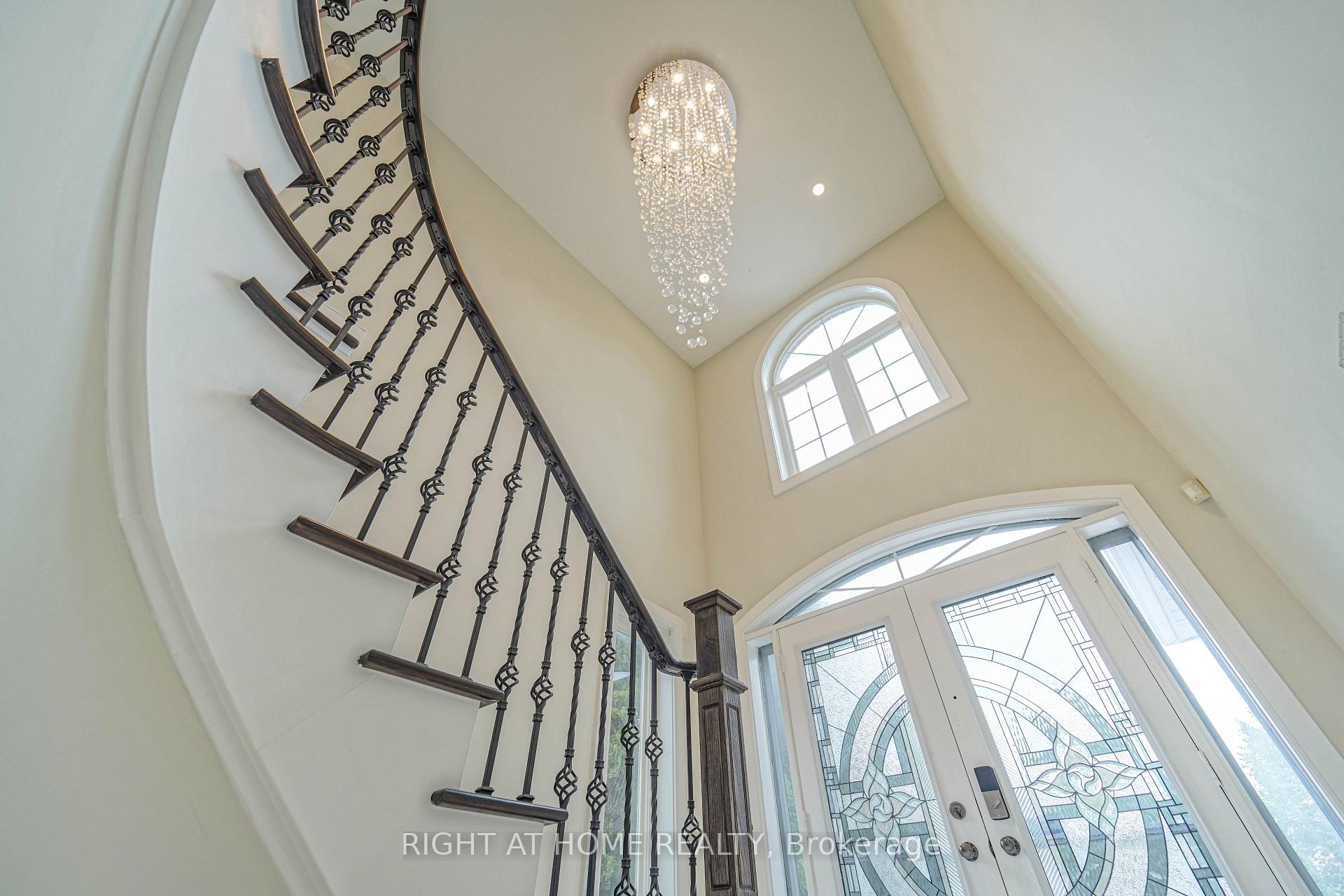 Photo 3 of 24 Aristotle Drive E, Richmond Hill, Devonsleigh — HOMEH