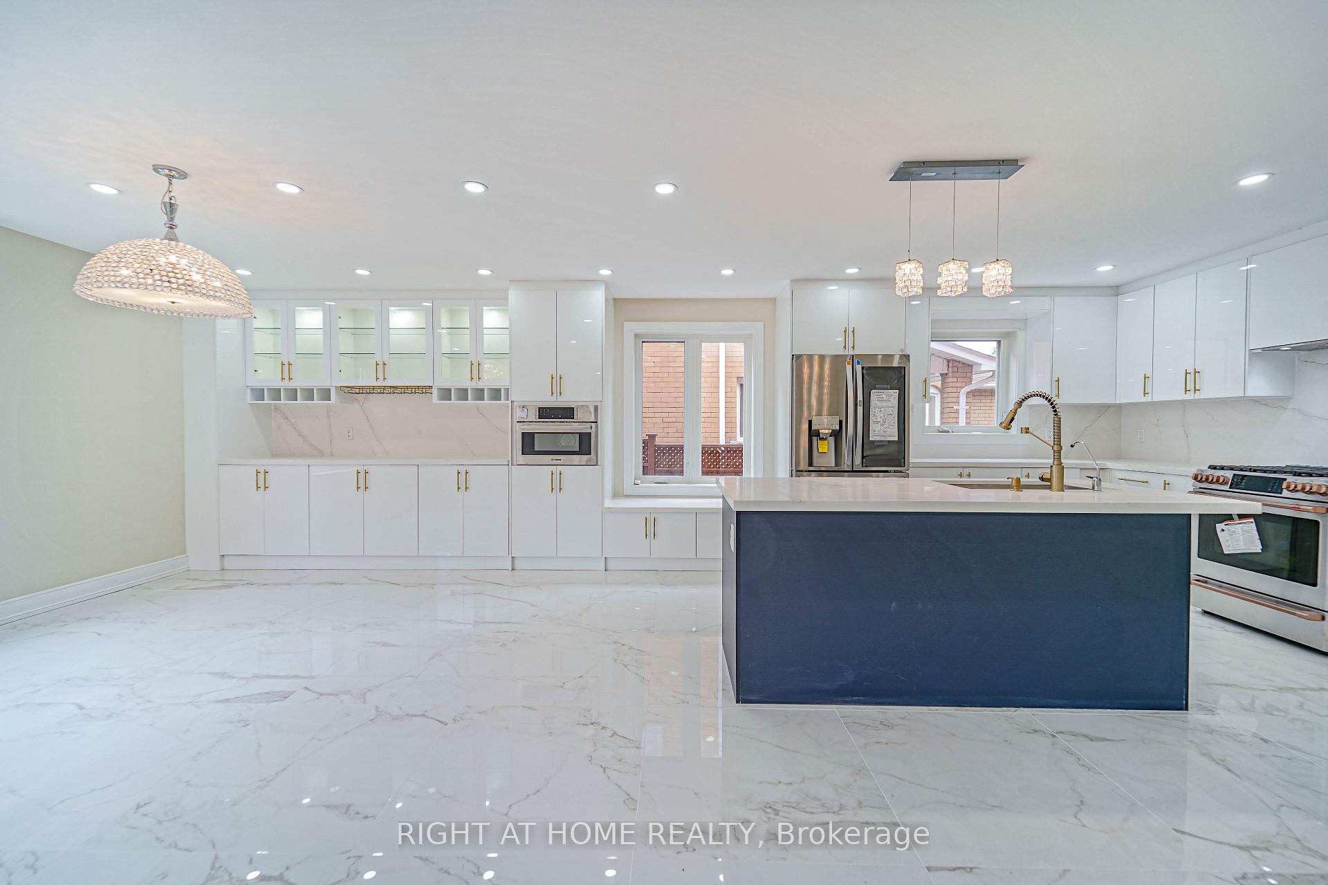 Photo 8 of 24 Aristotle Drive E, Richmond Hill, Devonsleigh — HOMEH