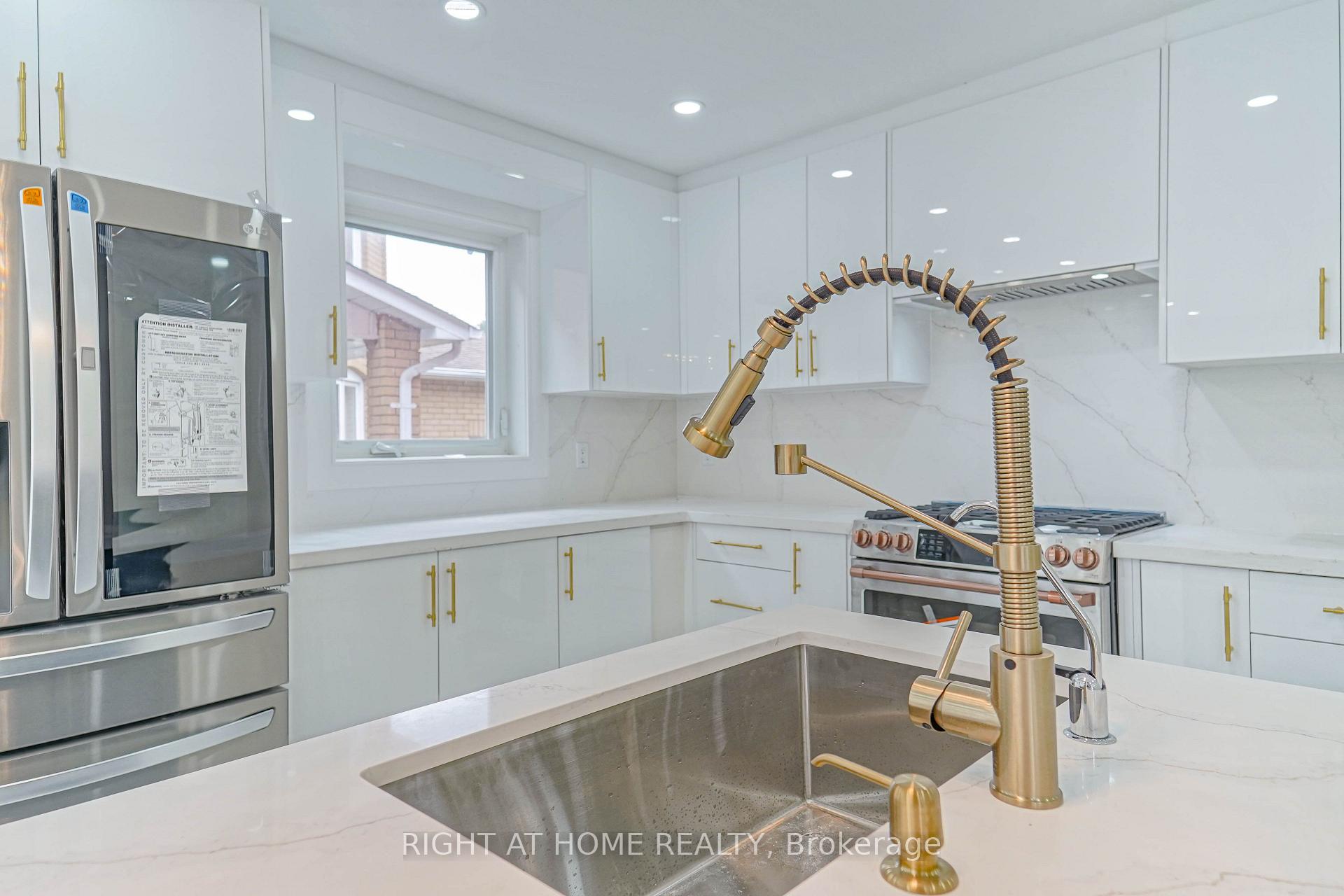 Photo 9 of 24 Aristotle Drive E, Richmond Hill, Devonsleigh — HOMEH