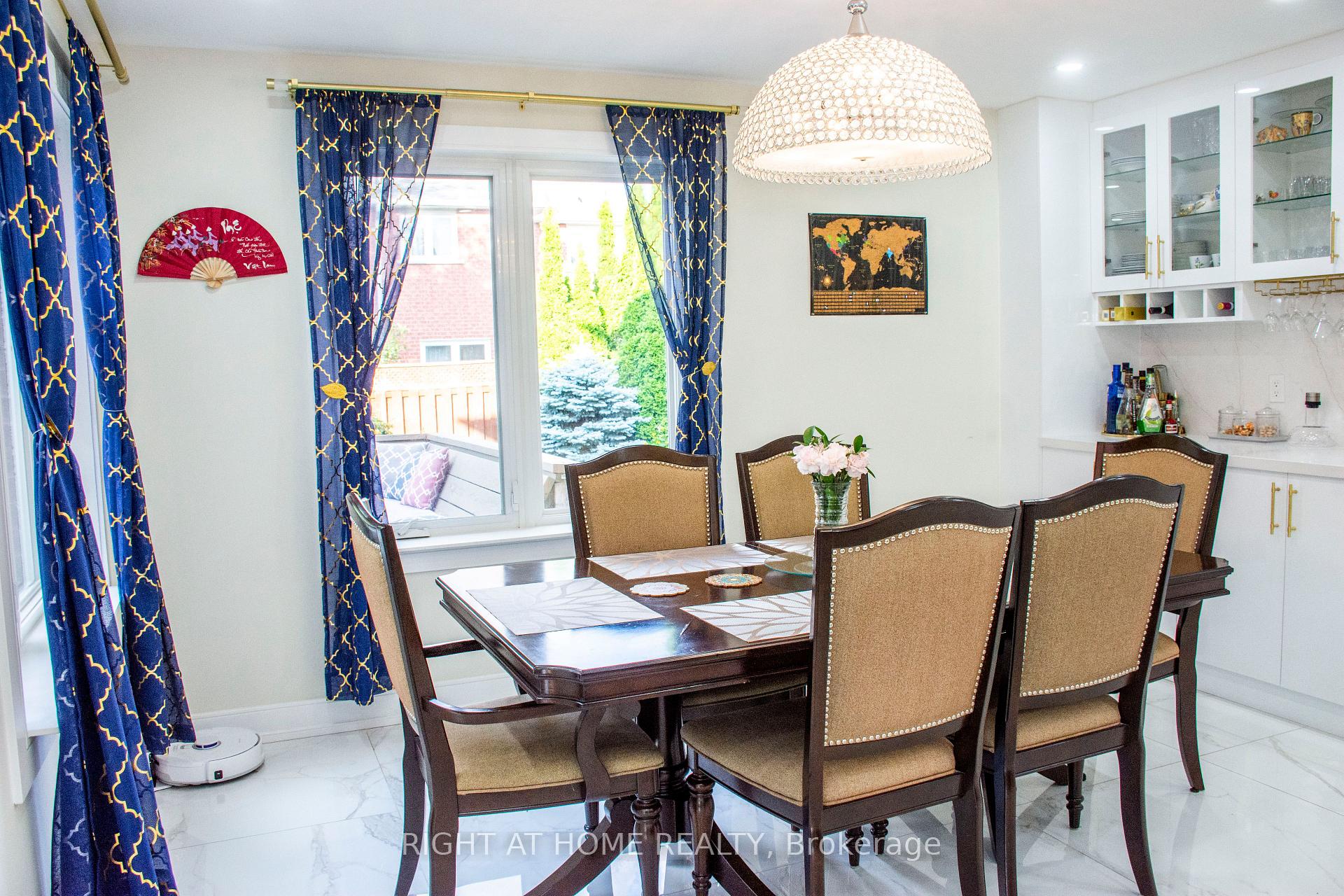 Photo 10 of 24 Aristotle Drive E, Richmond Hill, Devonsleigh — HOMEH
