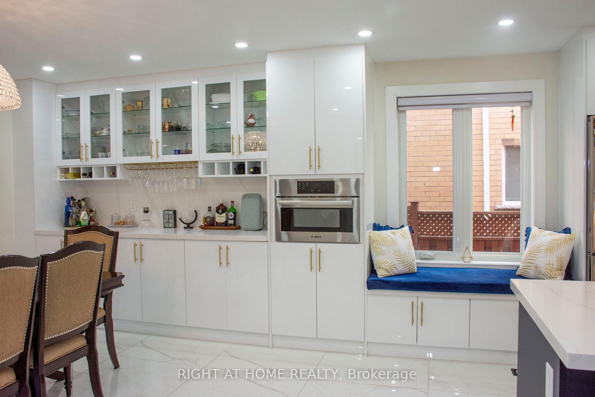 Photo 11 of 24 Aristotle Drive E, Richmond Hill, Devonsleigh — HOMEH