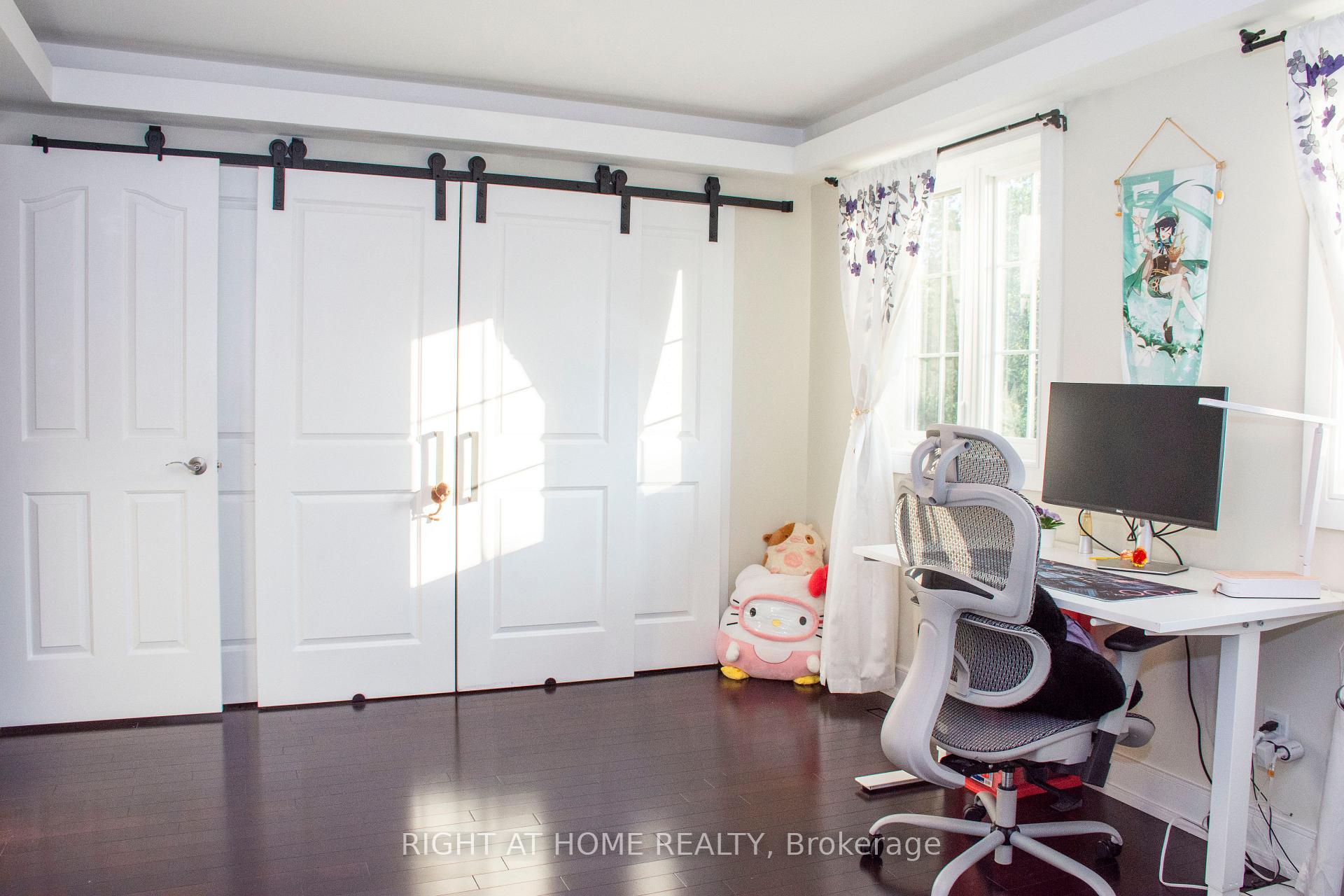 Photo 15 of 24 Aristotle Drive E, Richmond Hill, Devonsleigh — HOMEH