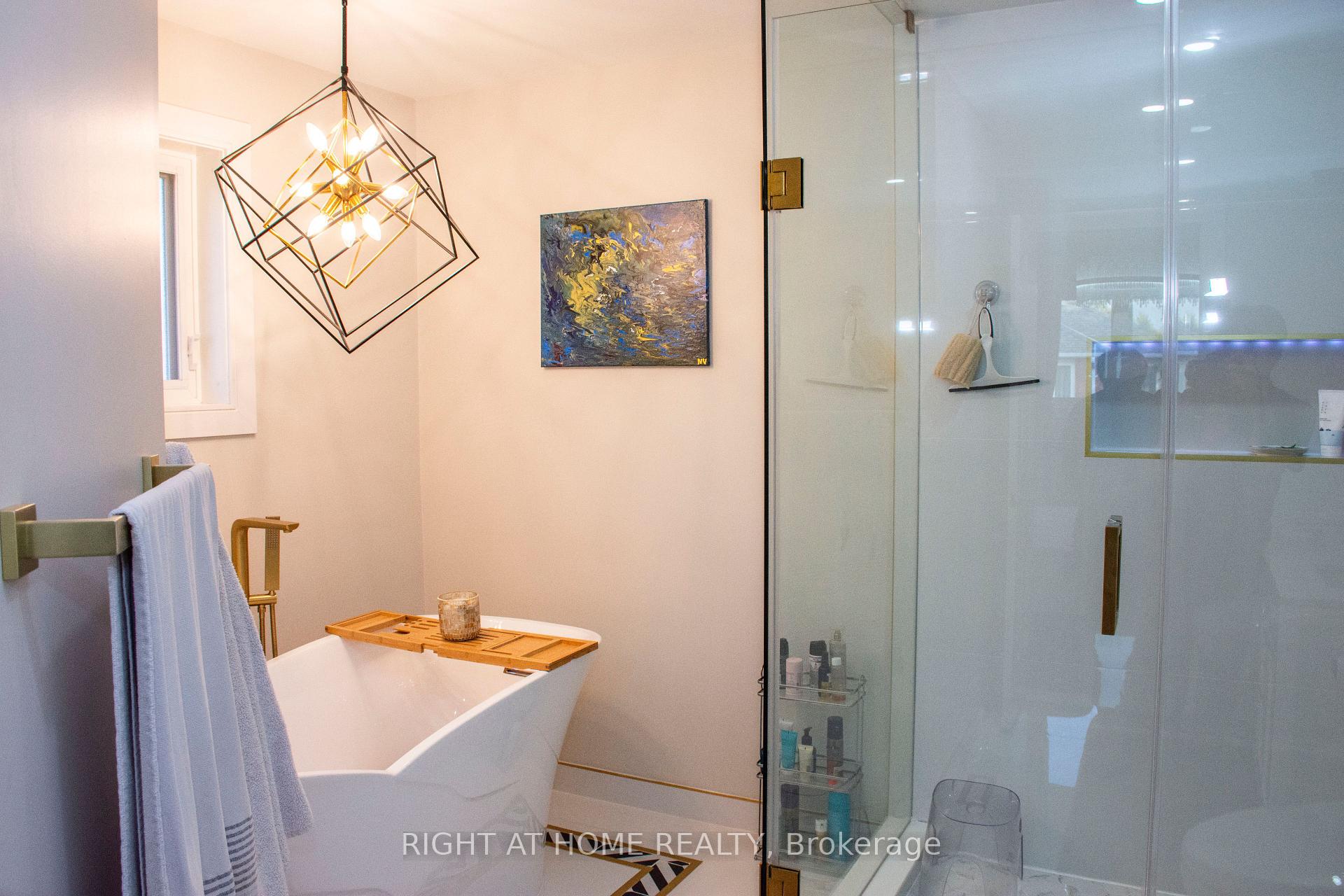 Photo 20 of 24 Aristotle Drive E, Richmond Hill, Devonsleigh — HOMEH