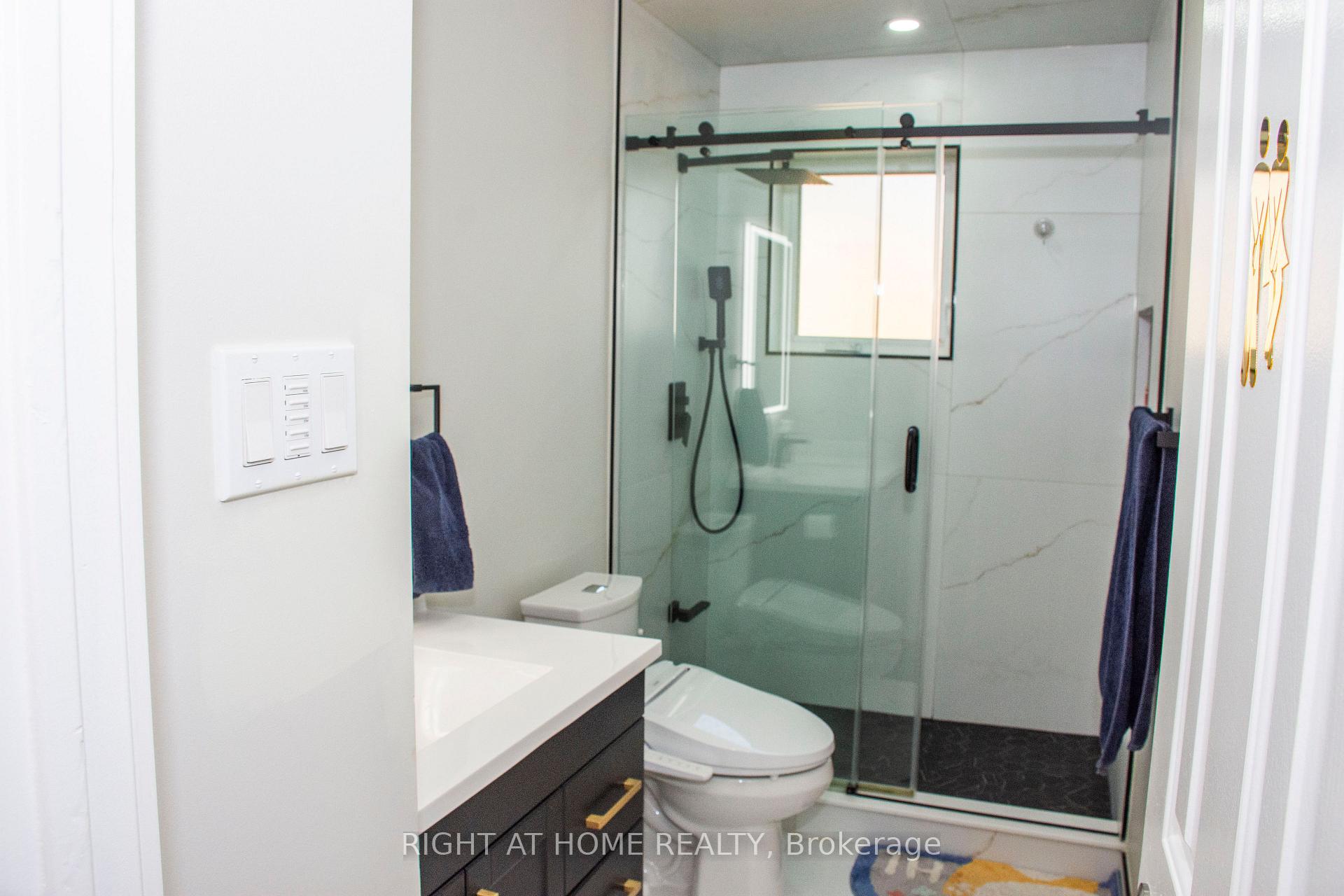 Photo 22 of 24 Aristotle Drive E, Richmond Hill, Devonsleigh — HOMEH