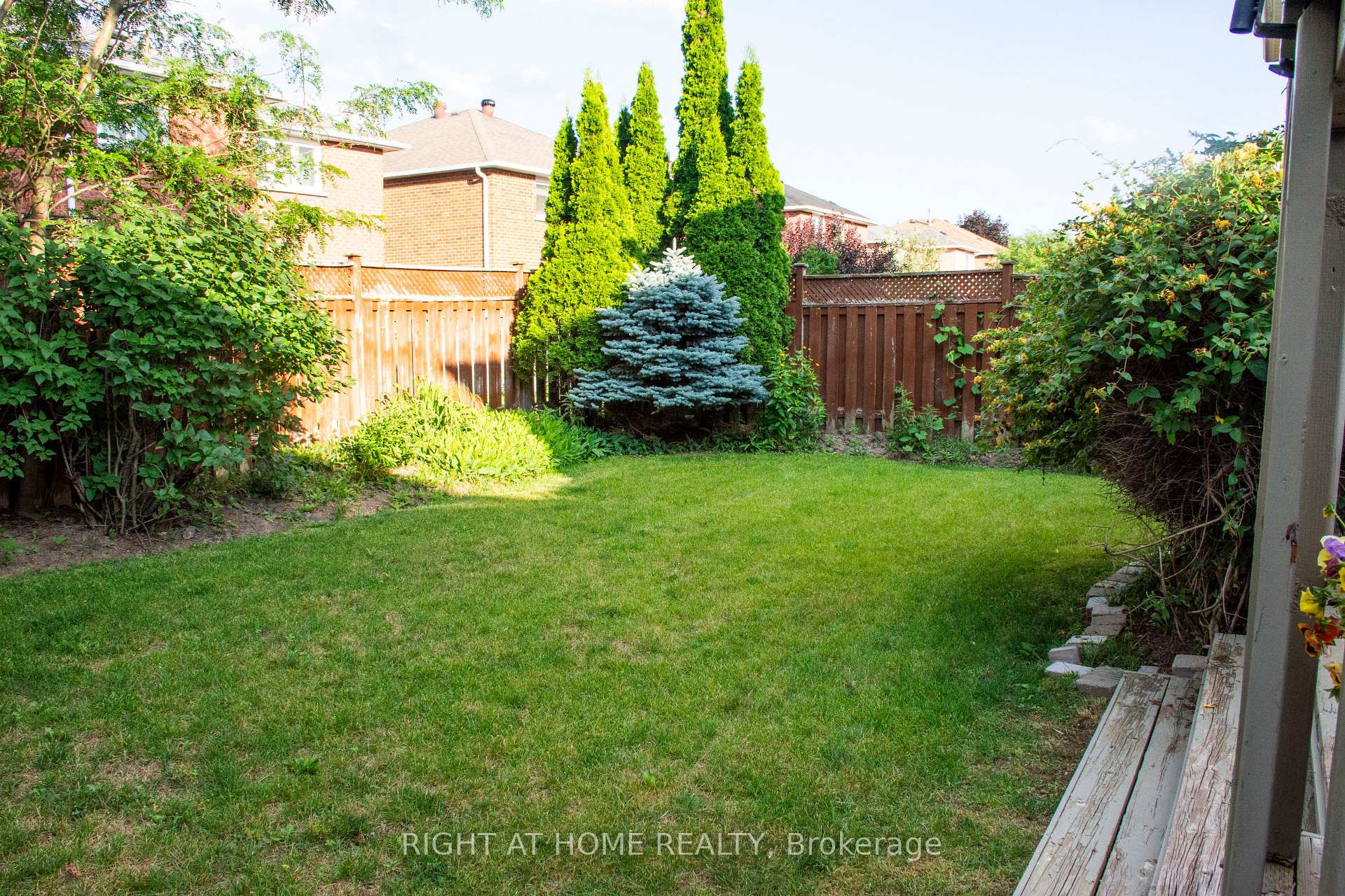 Photo 28 of 24 Aristotle Drive E, Richmond Hill, Devonsleigh — HOMEH