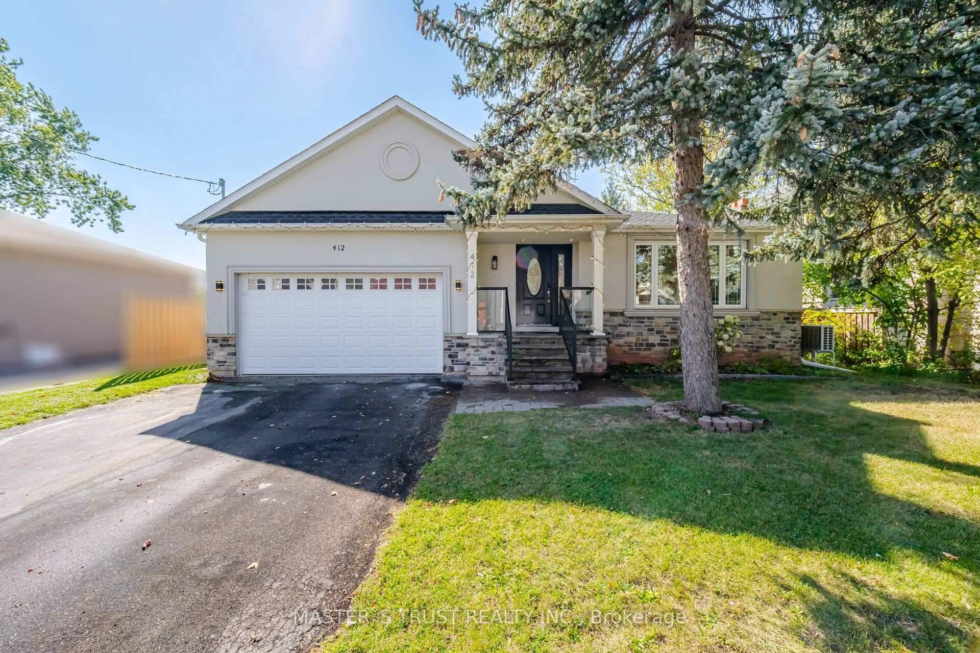 Photo 2 of 412 Sandmere Place, Oakville, West — HOMEH