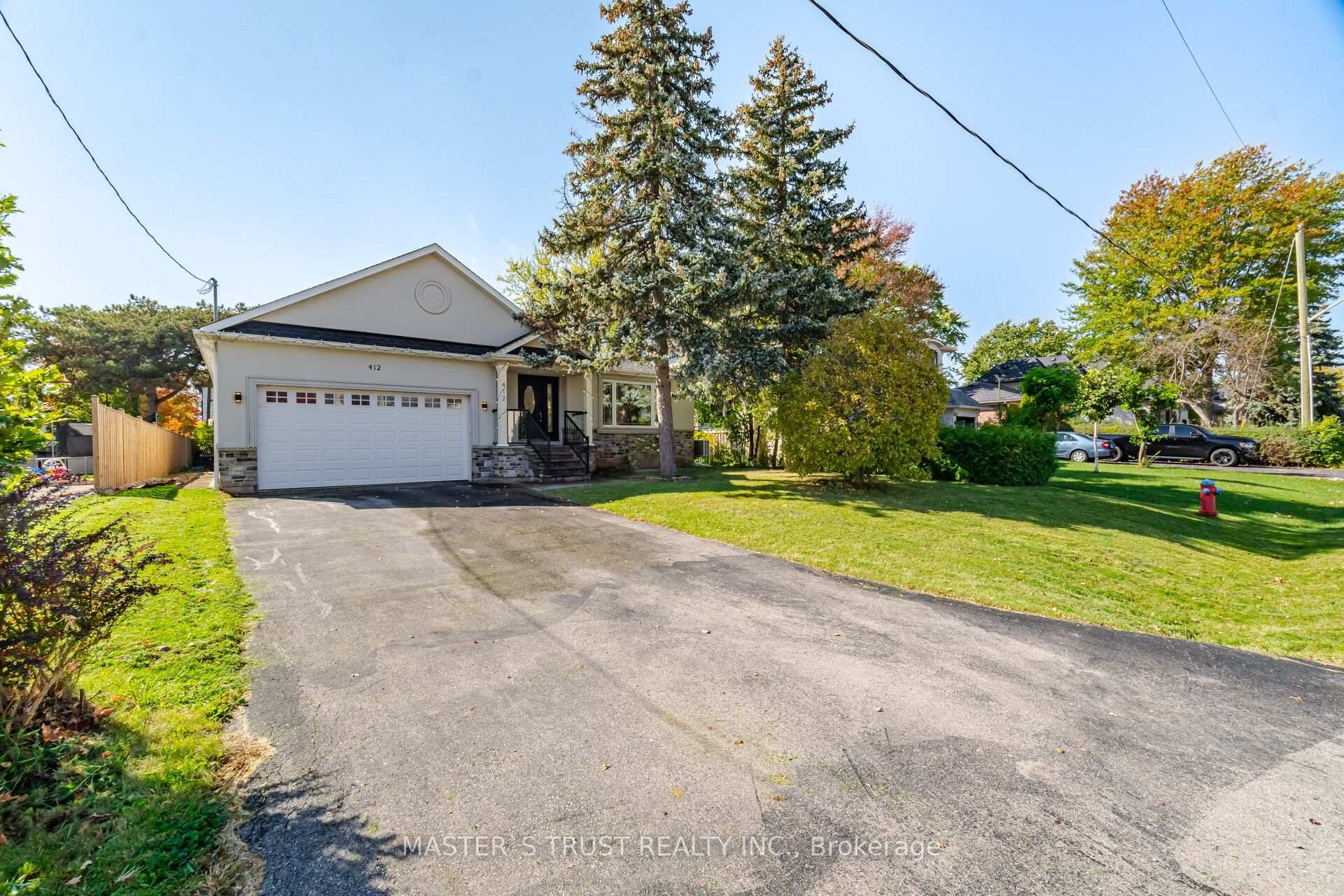 Photo 3 of 412 Sandmere Place, Oakville, West — HOMEH