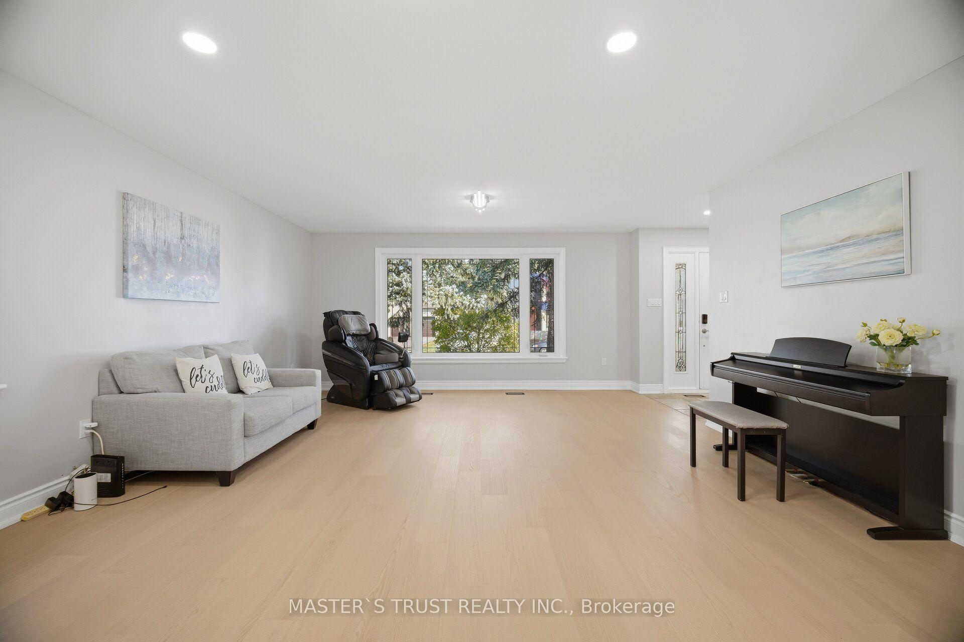 Photo 6 of 412 Sandmere Place, Oakville, West — HOMEH