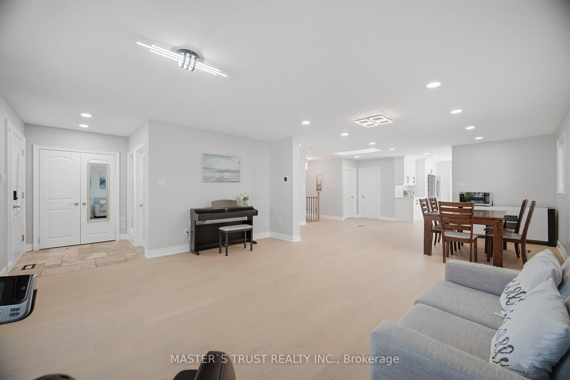 Photo 7 of 412 Sandmere Place, Oakville, West — HOMEH