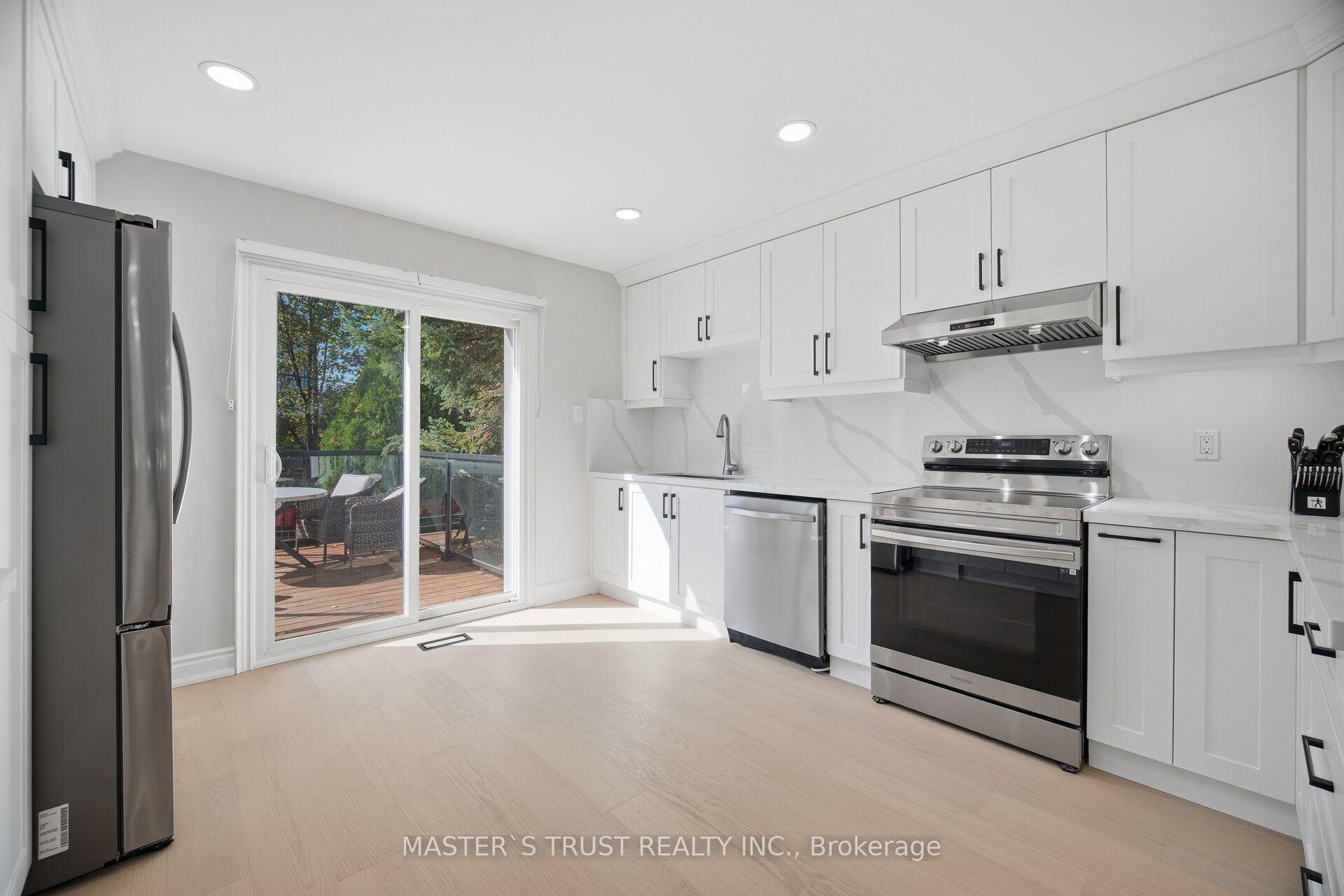 Photo 9 of 412 Sandmere Place, Oakville, West — HOMEH
