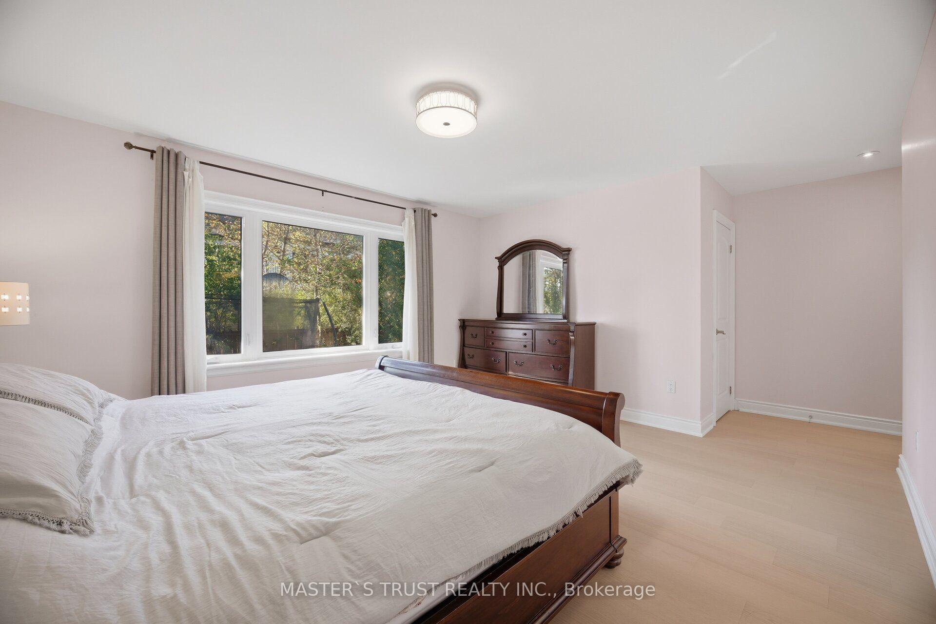 Photo 14 of 412 Sandmere Place, Oakville, West — HOMEH