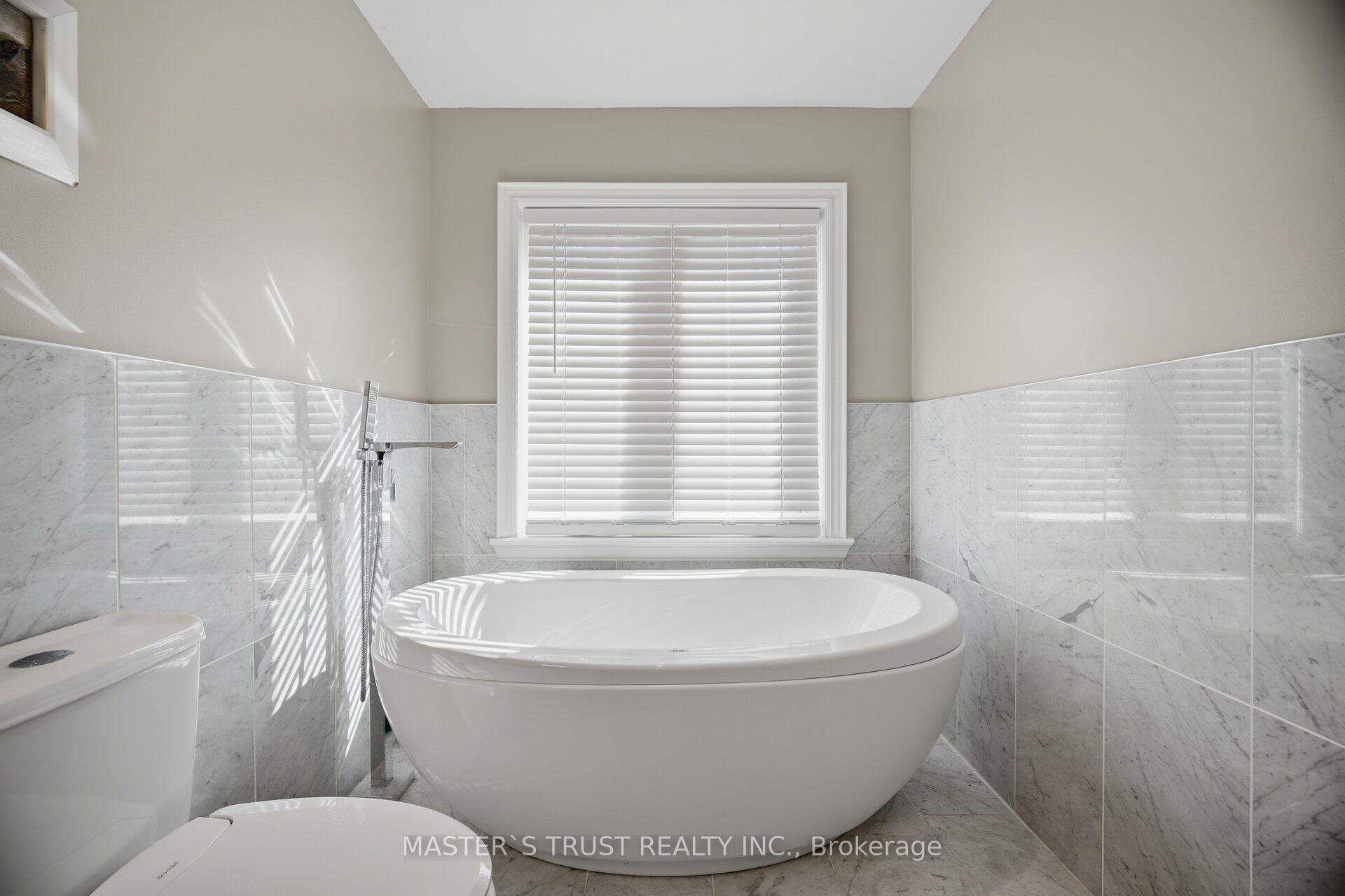 Photo 16 of 412 Sandmere Place, Oakville, West — HOMEH
