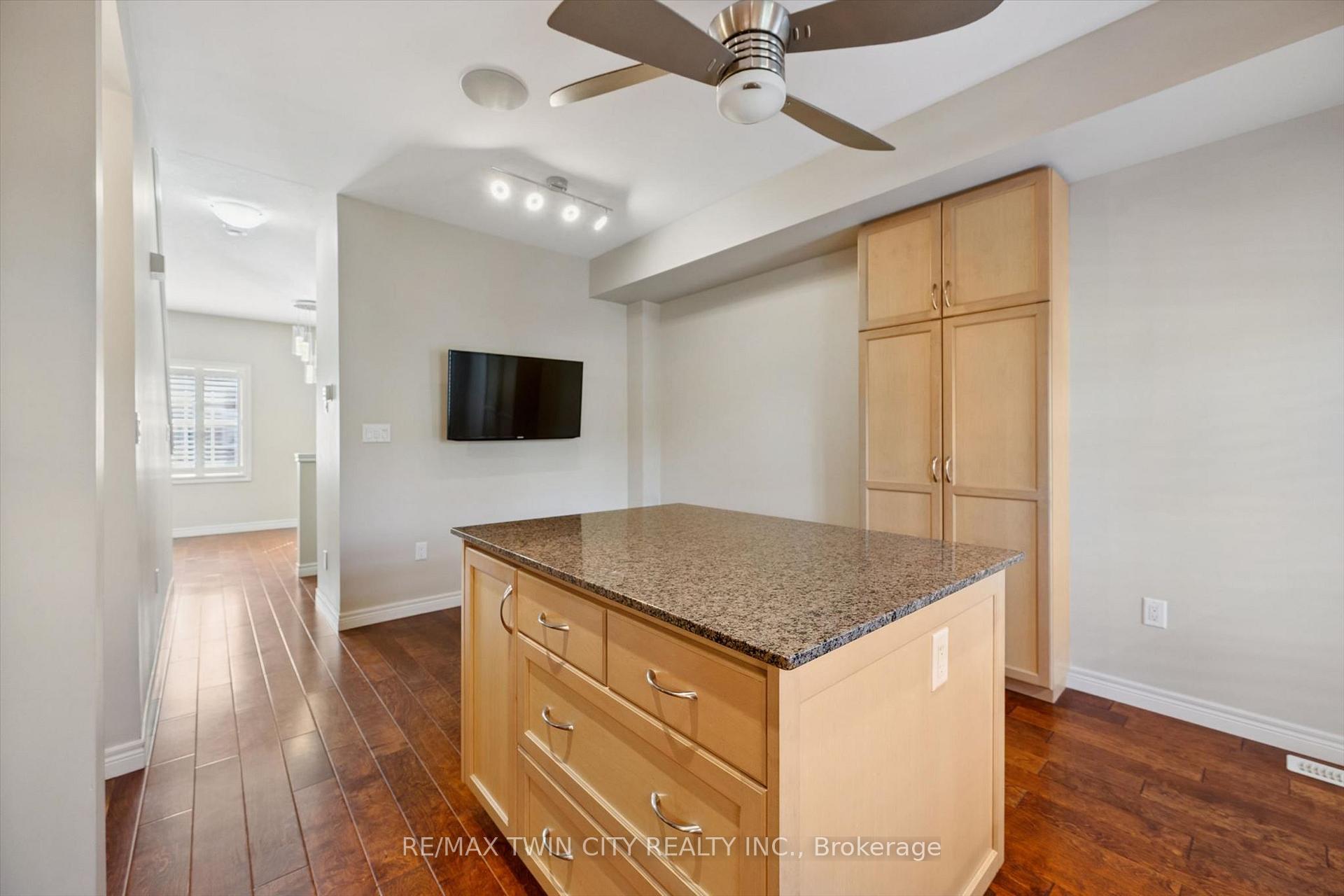 Photo 5 of 4 Cheltenham Mews, Kitchener, Mount Hope Huron Park — HOMEH