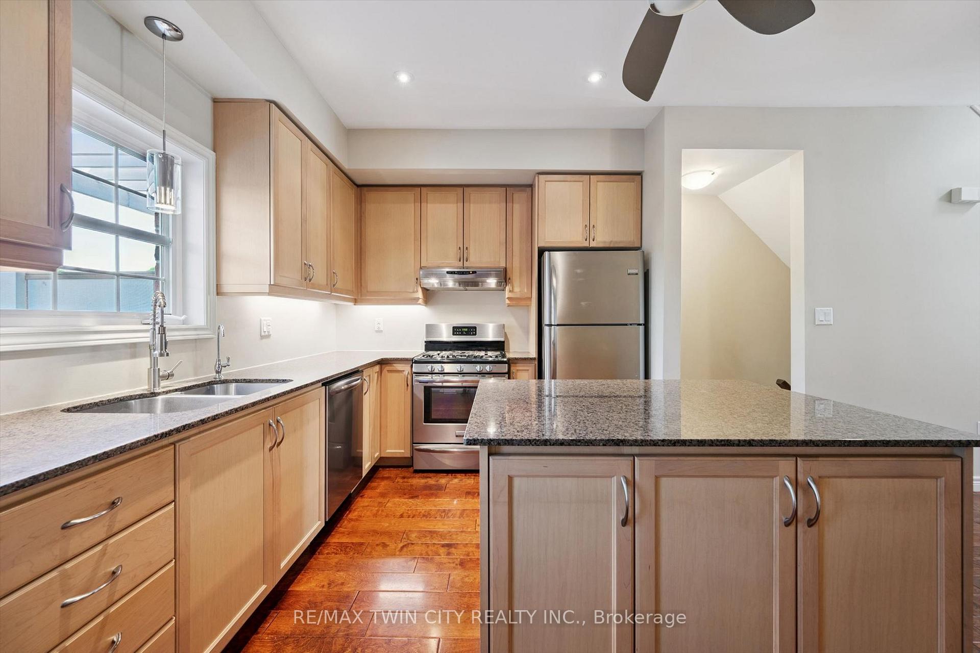 Photo 6 of 4 Cheltenham Mews, Kitchener, Mount Hope Huron Park — HOMEH