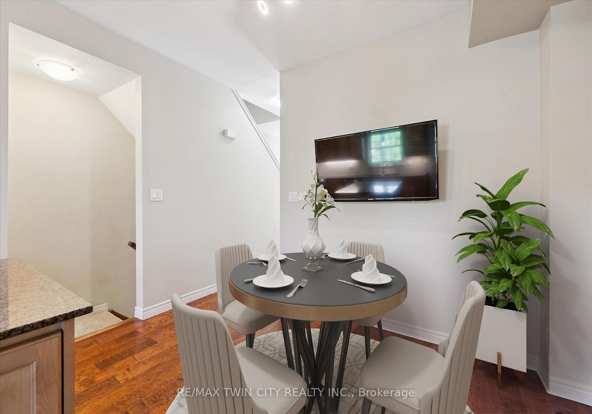 Photo 8 of 4 Cheltenham Mews, Kitchener, Mount Hope Huron Park — HOMEH