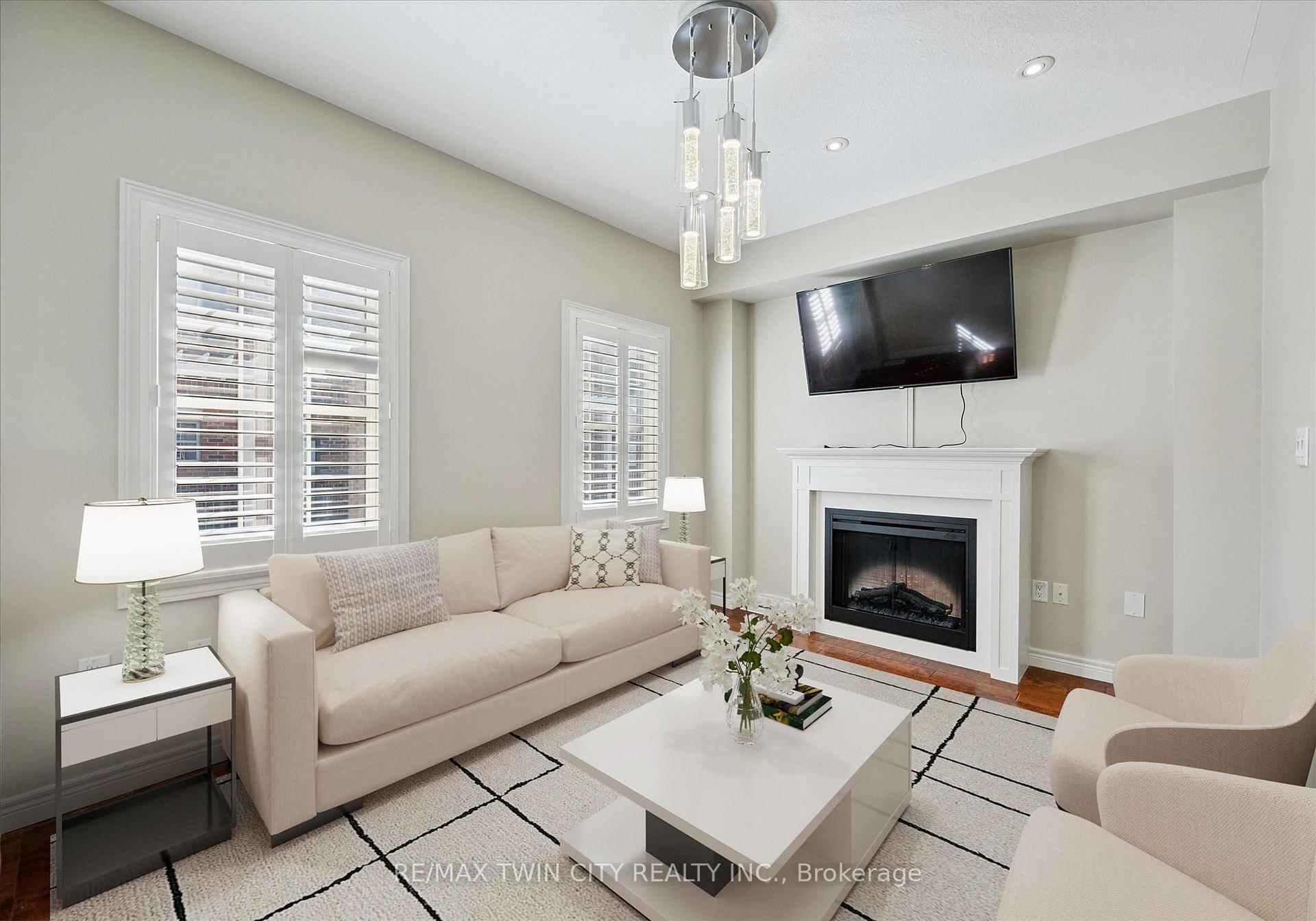 Photo 10 of 4 Cheltenham Mews, Kitchener, Mount Hope Huron Park — HOMEH