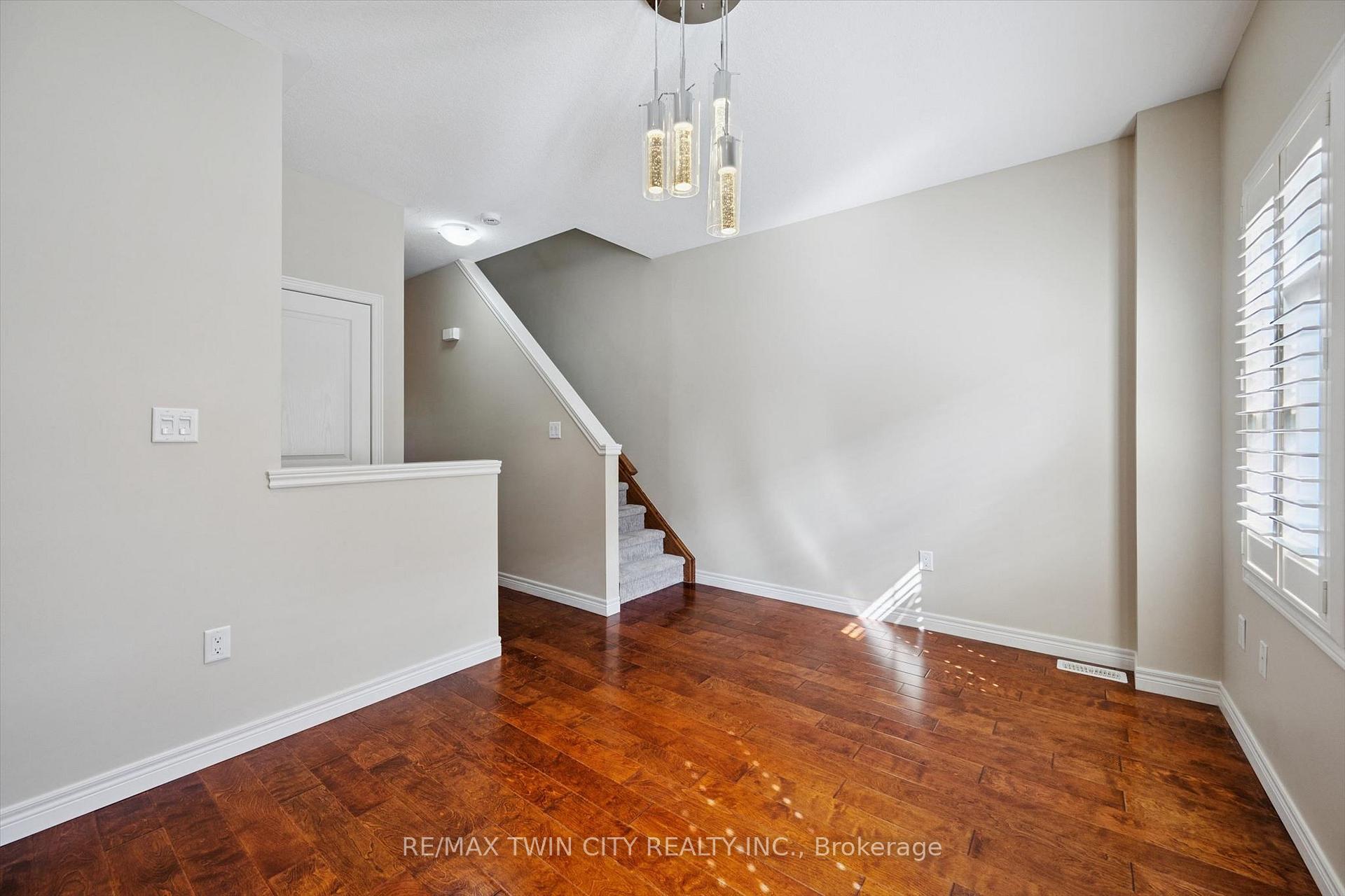 Photo 11 of 4 Cheltenham Mews, Kitchener, Mount Hope Huron Park — HOMEH