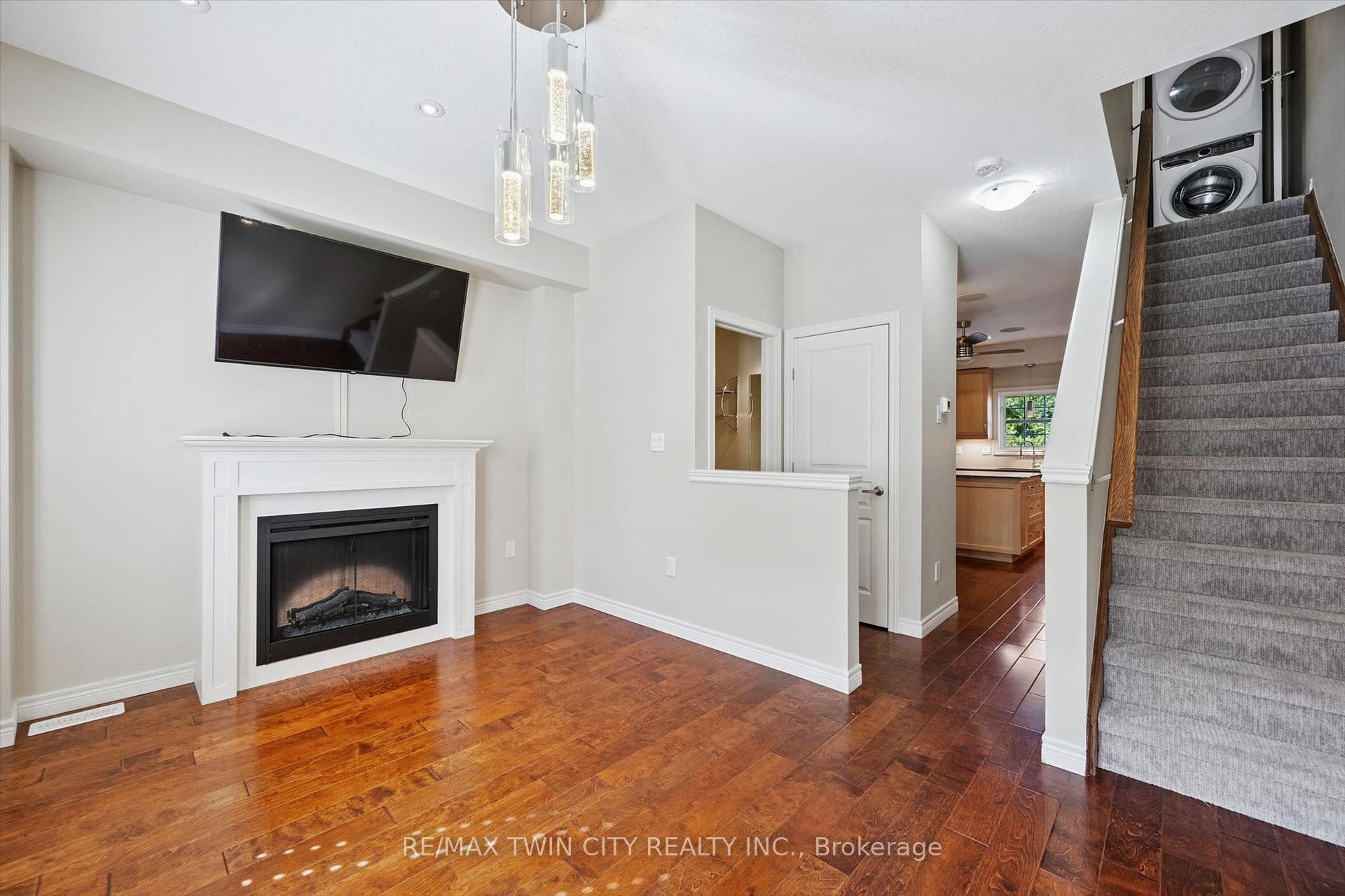 Photo 12 of 4 Cheltenham Mews, Kitchener, Mount Hope Huron Park — HOMEH