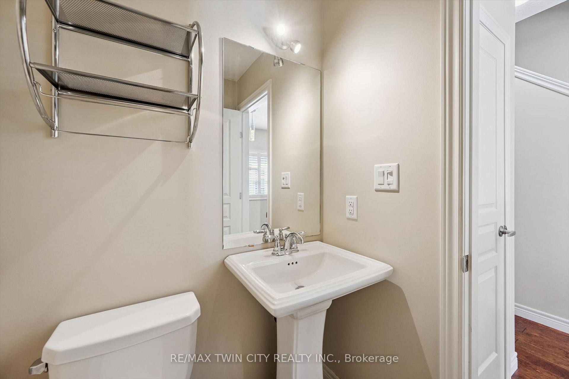 Photo 13 of 4 Cheltenham Mews, Kitchener, Mount Hope Huron Park — HOMEH