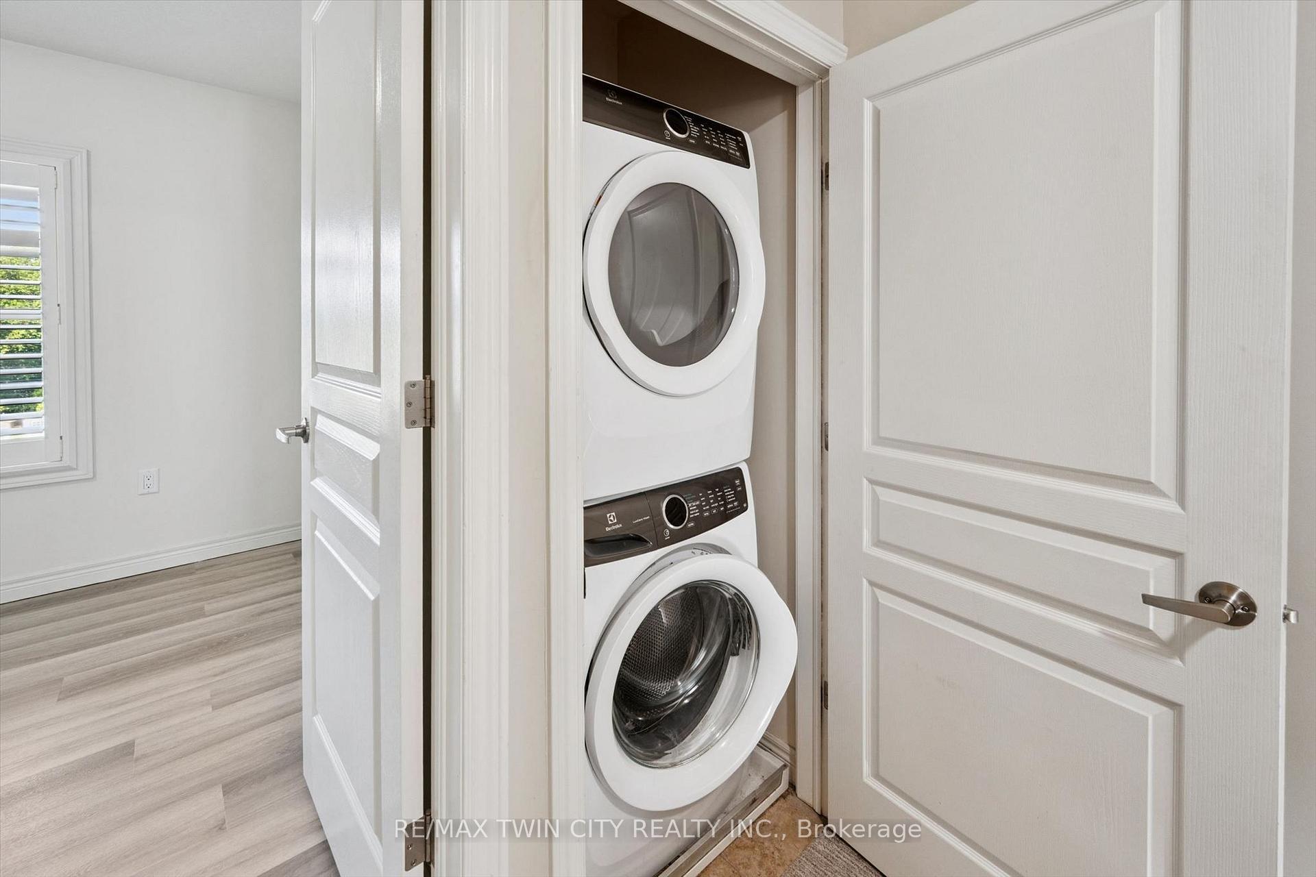 Photo 14 of 4 Cheltenham Mews, Kitchener, Mount Hope Huron Park — HOMEH