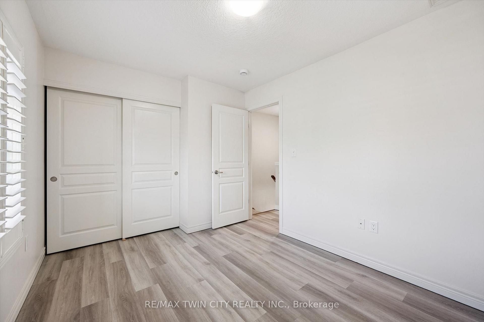 Photo 17 of 4 Cheltenham Mews, Kitchener, Mount Hope Huron Park — HOMEH