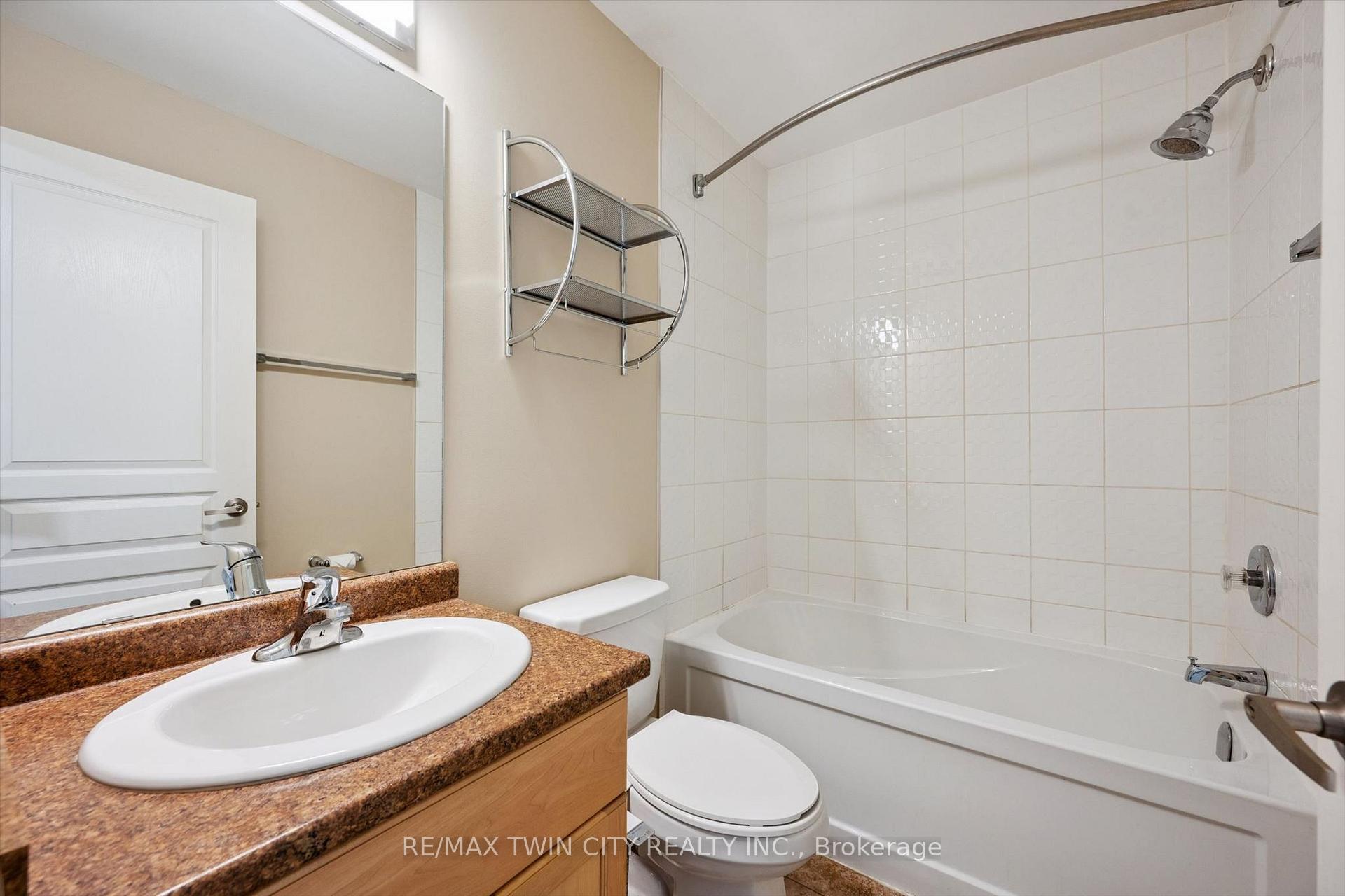 Photo 18 of 4 Cheltenham Mews, Kitchener, Mount Hope Huron Park — HOMEH