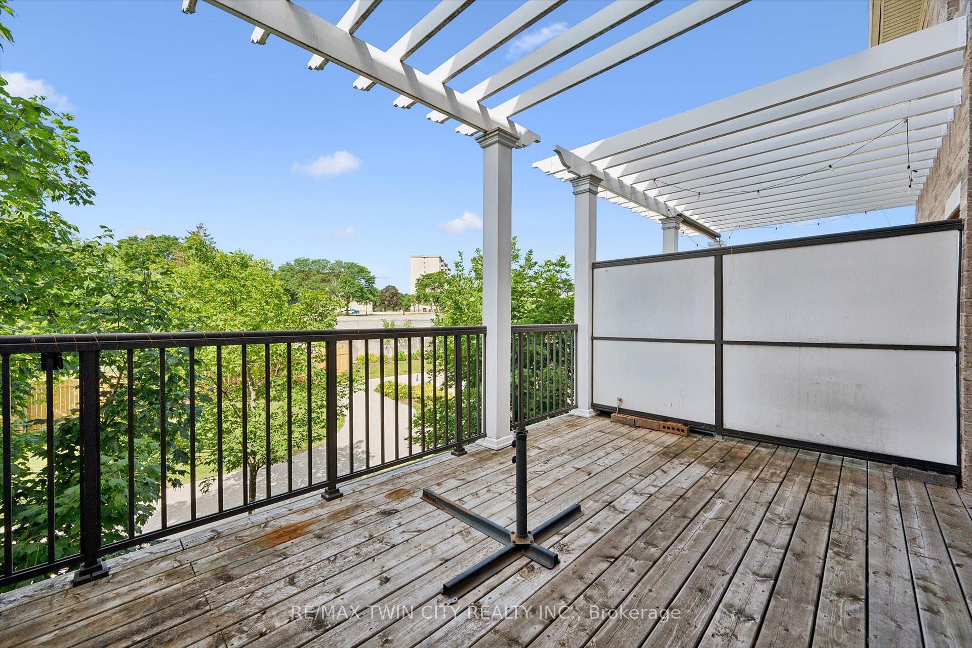 Photo 23 of 4 Cheltenham Mews, Kitchener, Mount Hope Huron Park — HOMEH