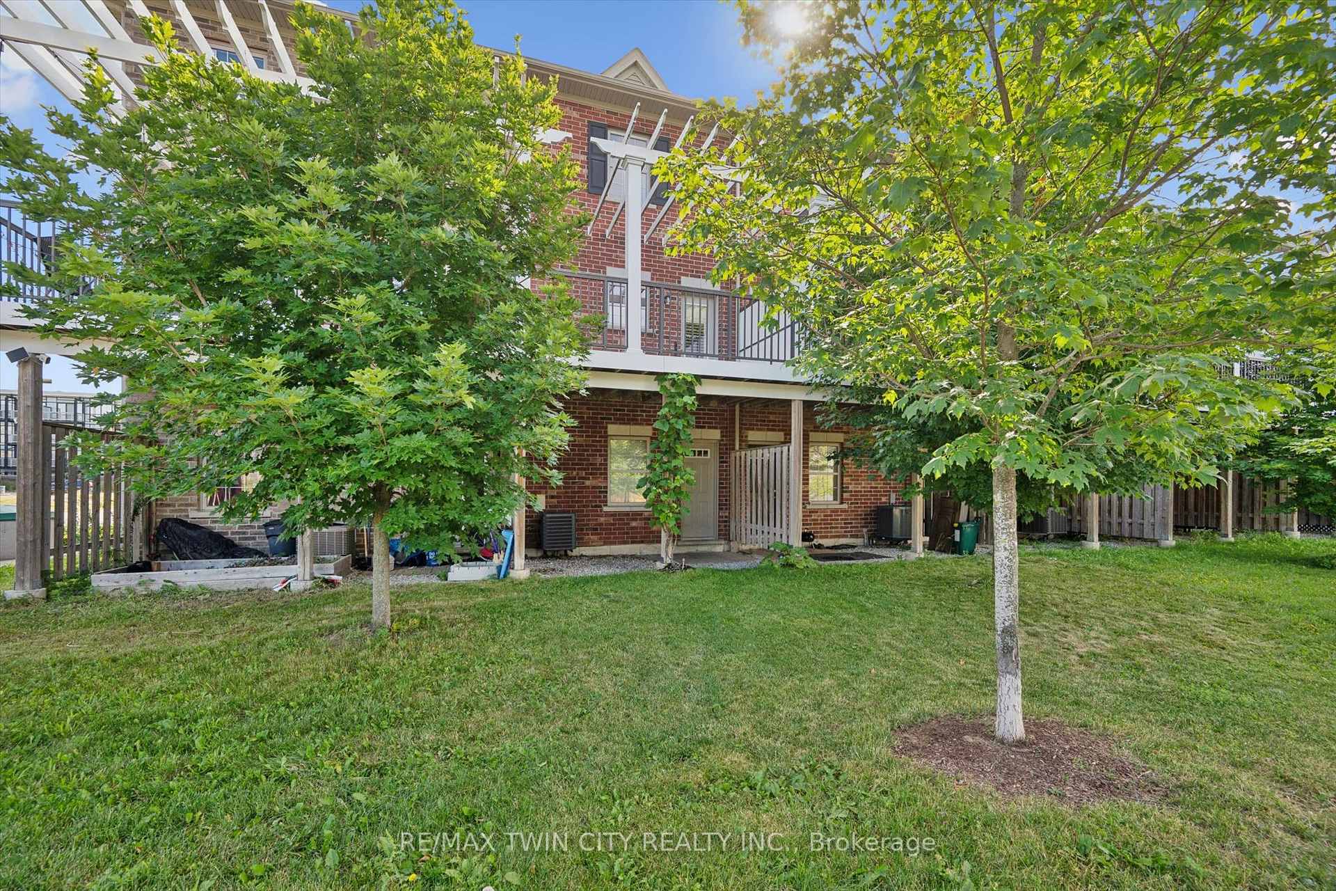 Photo 26 of 4 Cheltenham Mews, Kitchener, Mount Hope Huron Park — HOMEH