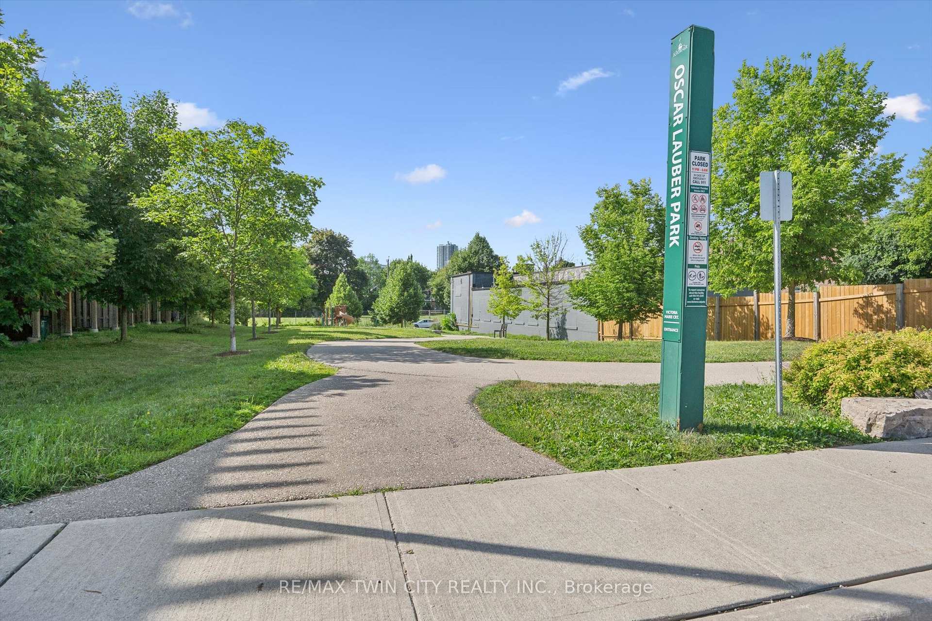 Photo 28 of 4 Cheltenham Mews, Kitchener, Mount Hope Huron Park — HOMEH
