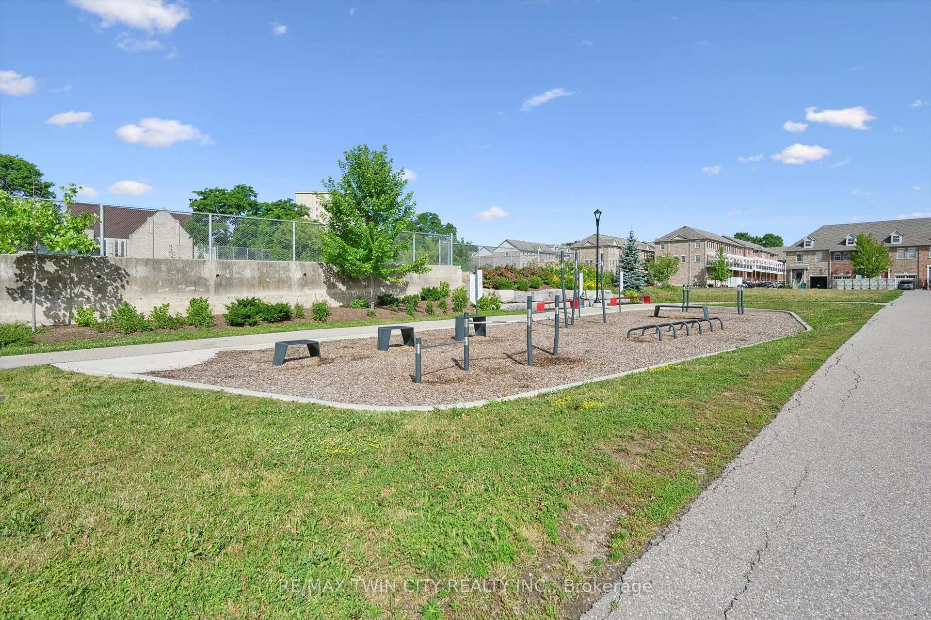 Photo 29 of 4 Cheltenham Mews, Kitchener, Mount Hope Huron Park — HOMEH