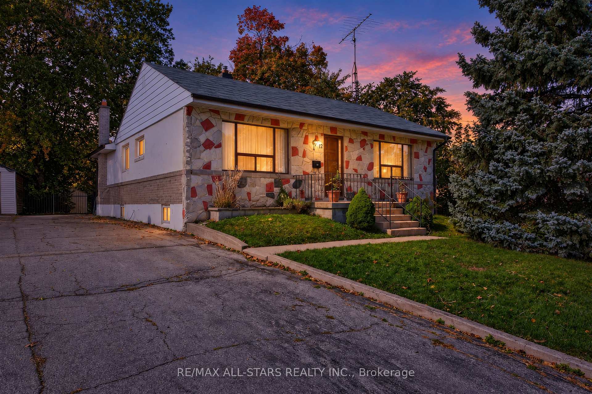 Photo 2 of 12 Adanac Drive, Scarborough, Cliffcrest — HOMEH