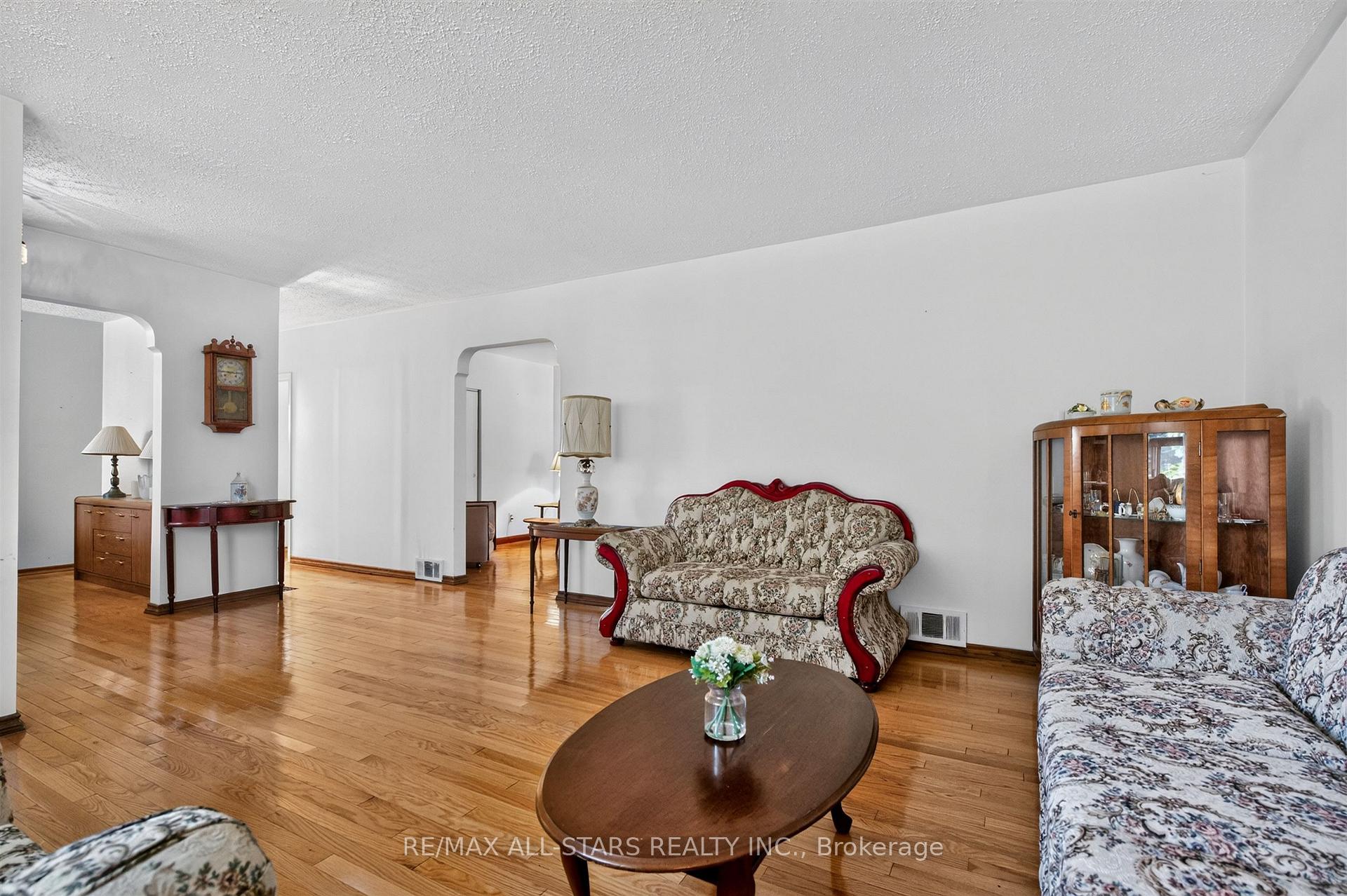 Photo 6 of 12 Adanac Drive, Scarborough, Cliffcrest — HOMEH