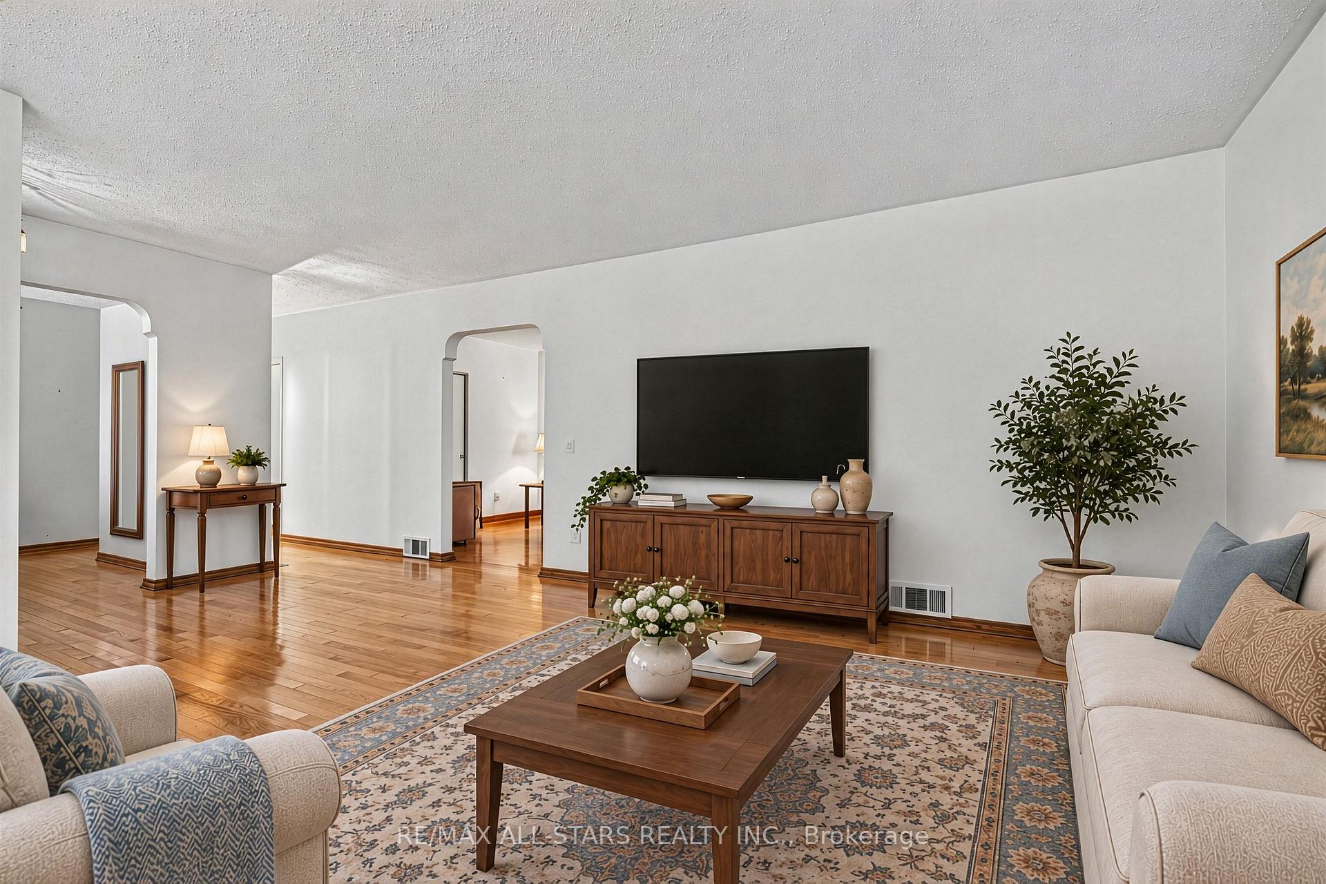 Photo 7 of 12 Adanac Drive, Scarborough, Cliffcrest — HOMEH