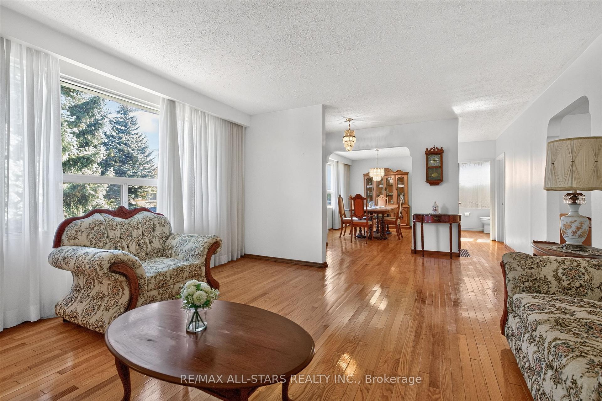 Photo 8 of 12 Adanac Drive, Scarborough, Cliffcrest — HOMEH